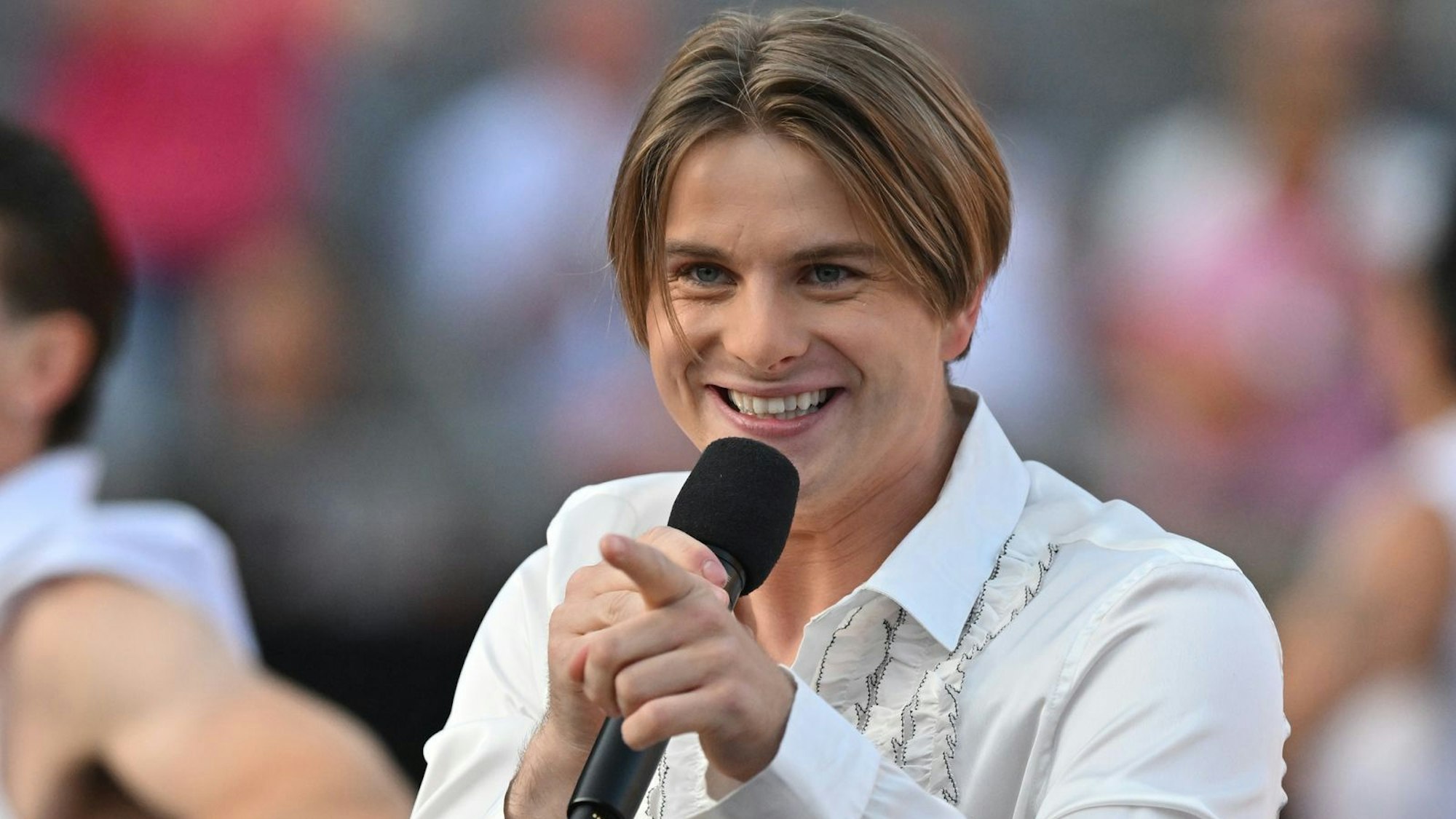 Vincent Gross wirft dem SWR vor, ihm einen Song für „Immer wieder sonntags“ verboten zu haben. (Bild: 2025 Getty Images/Kerstin Joensson)
