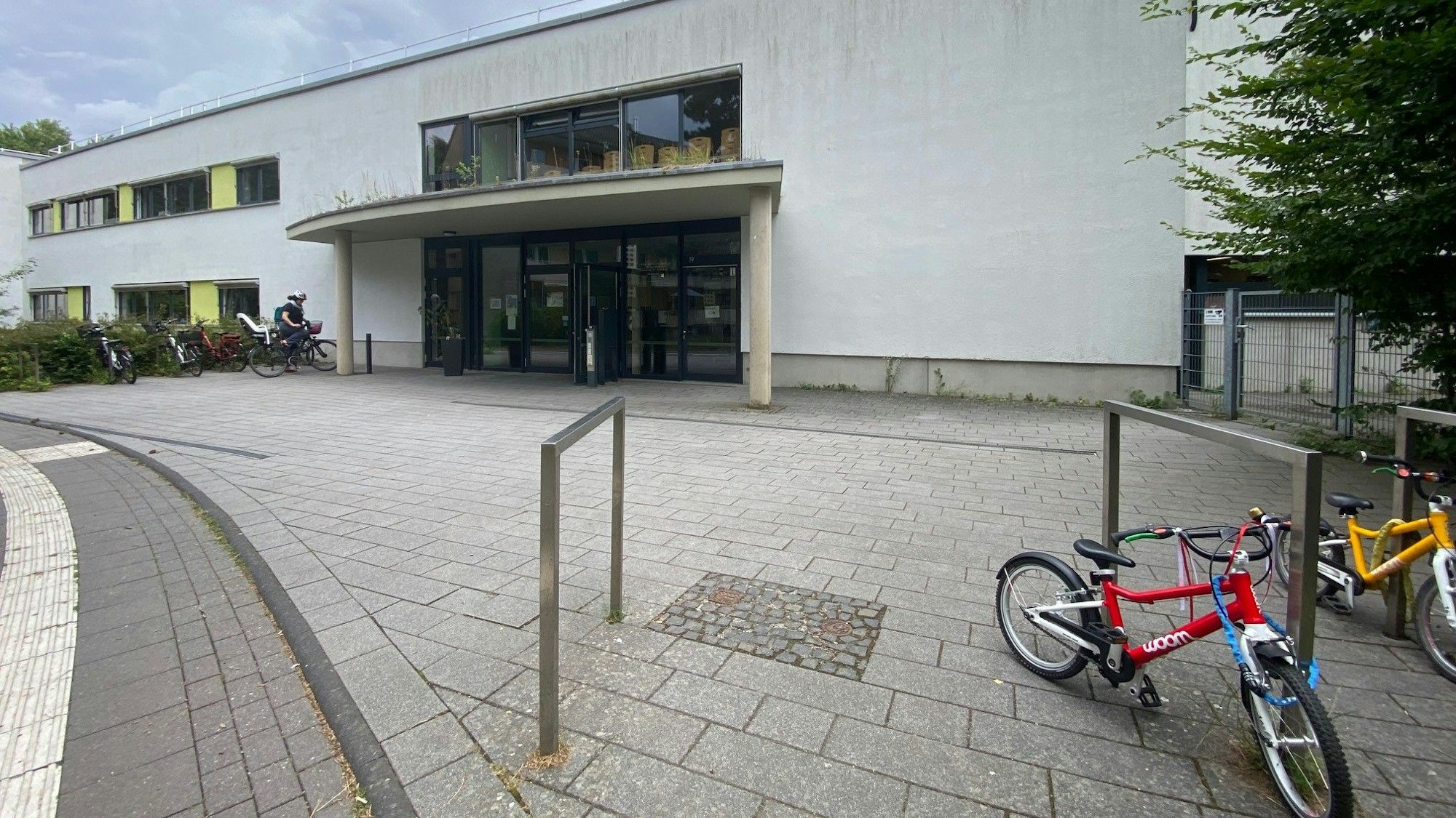 Zu sehen ist das Gebäude einer Kita.