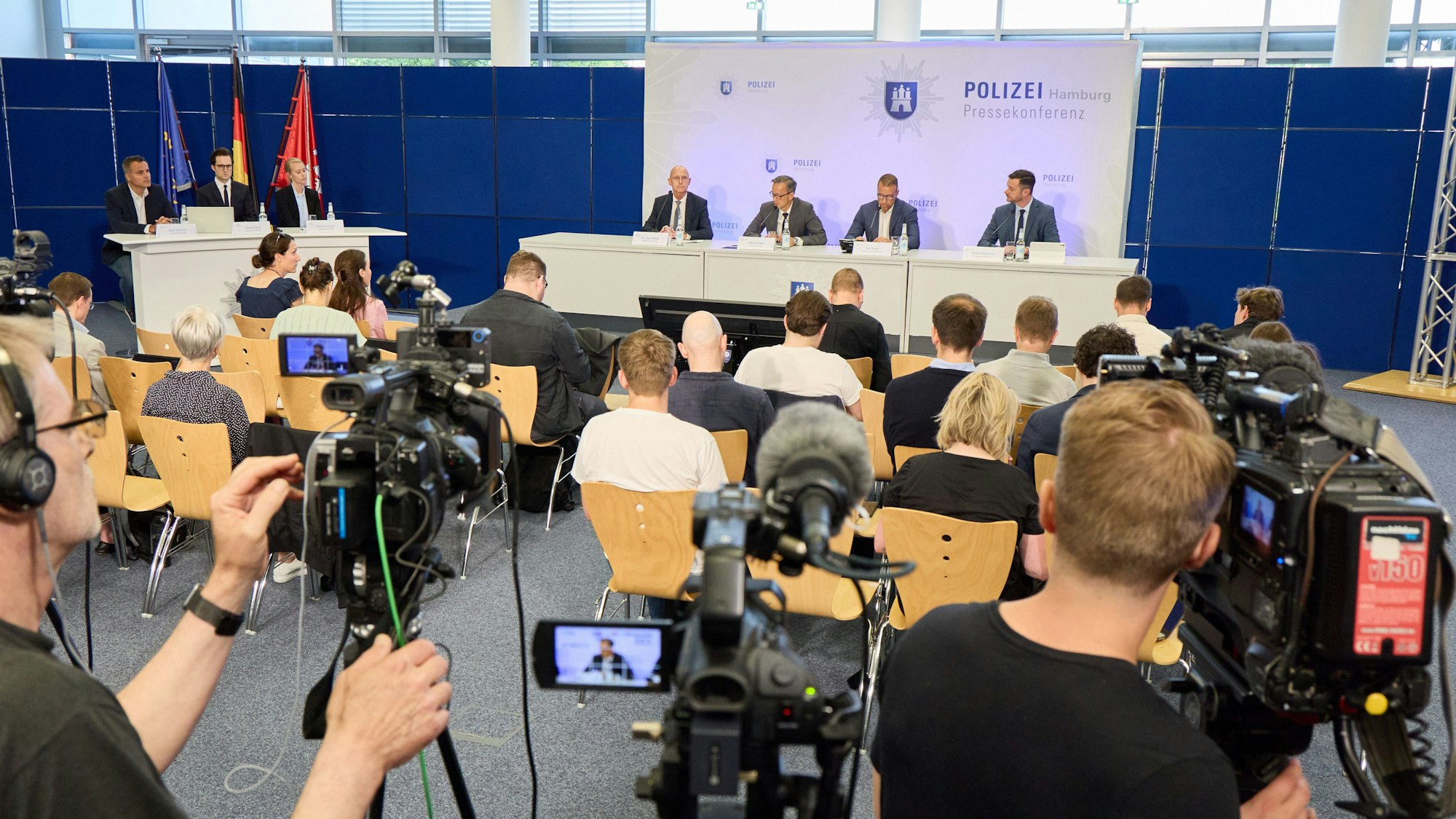 Pressekonferenz von Polizei und Generalstaatsanwaltschaft zu Haftbefehl wegen Verdacht des vollendeten und versuchten Mordes im Internet. (Archivbild)