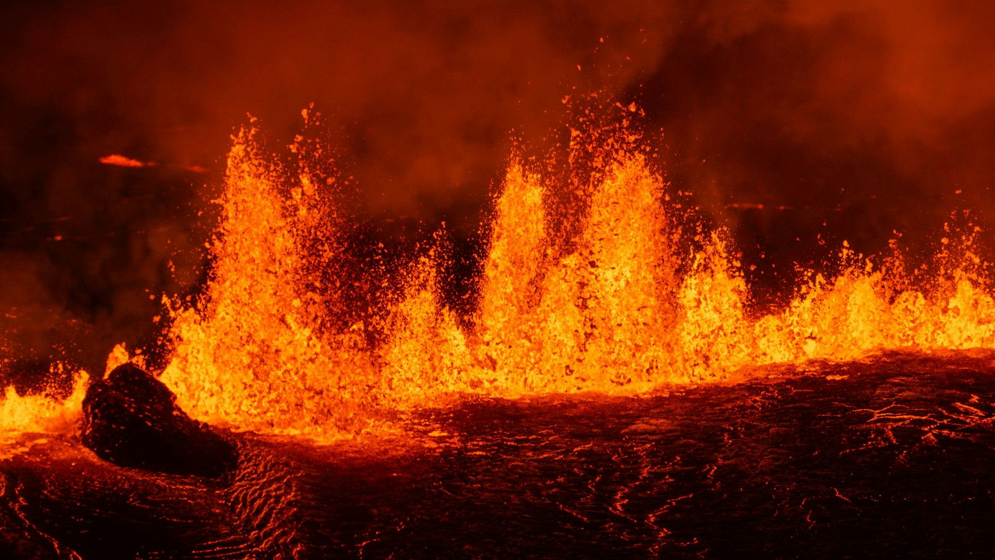 Ein neuer Vulkanausbruch auf der Halbinsel Reykjanes in Island.