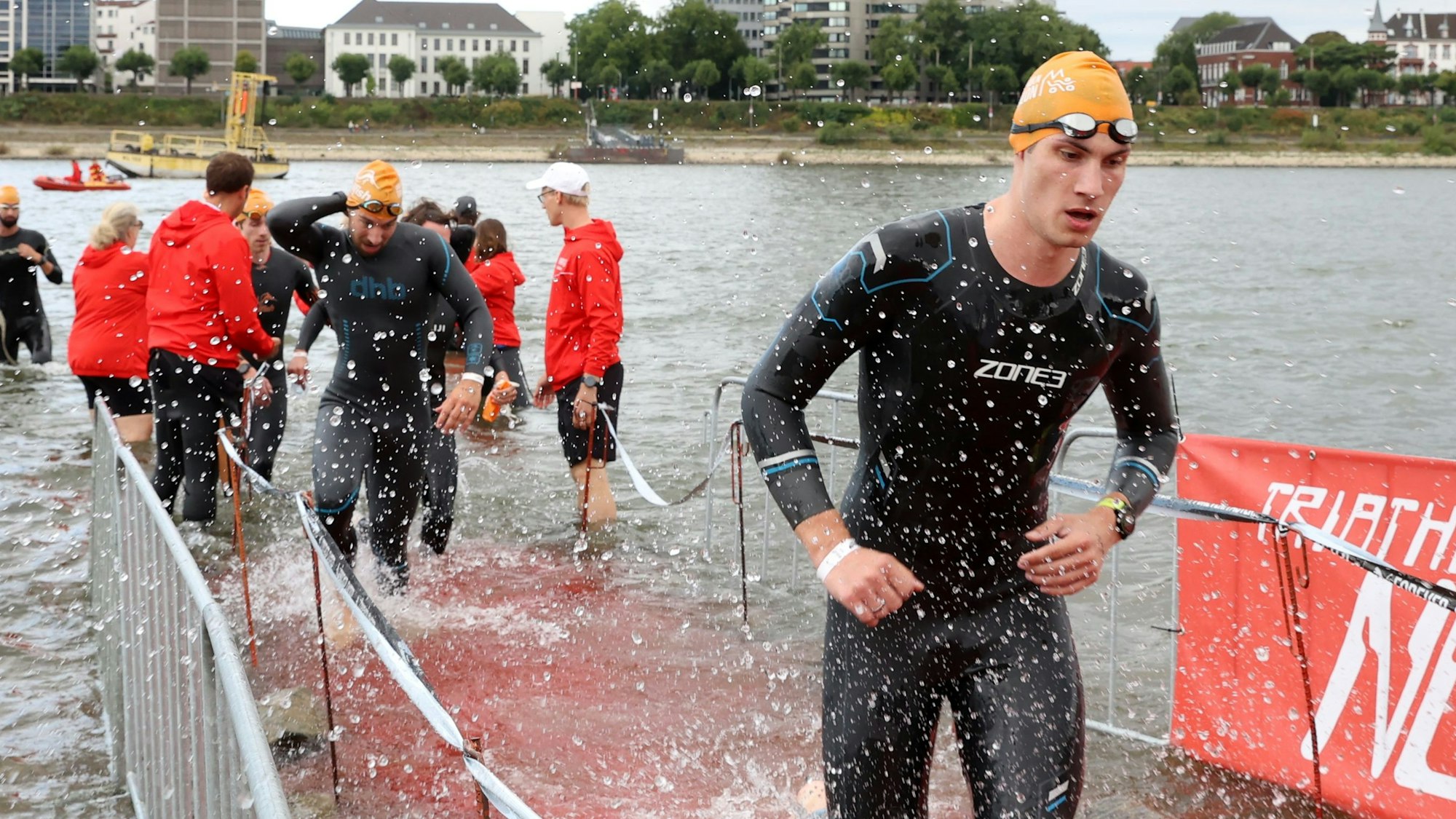Teilnehmer beim Köln-Triathlon 2024
