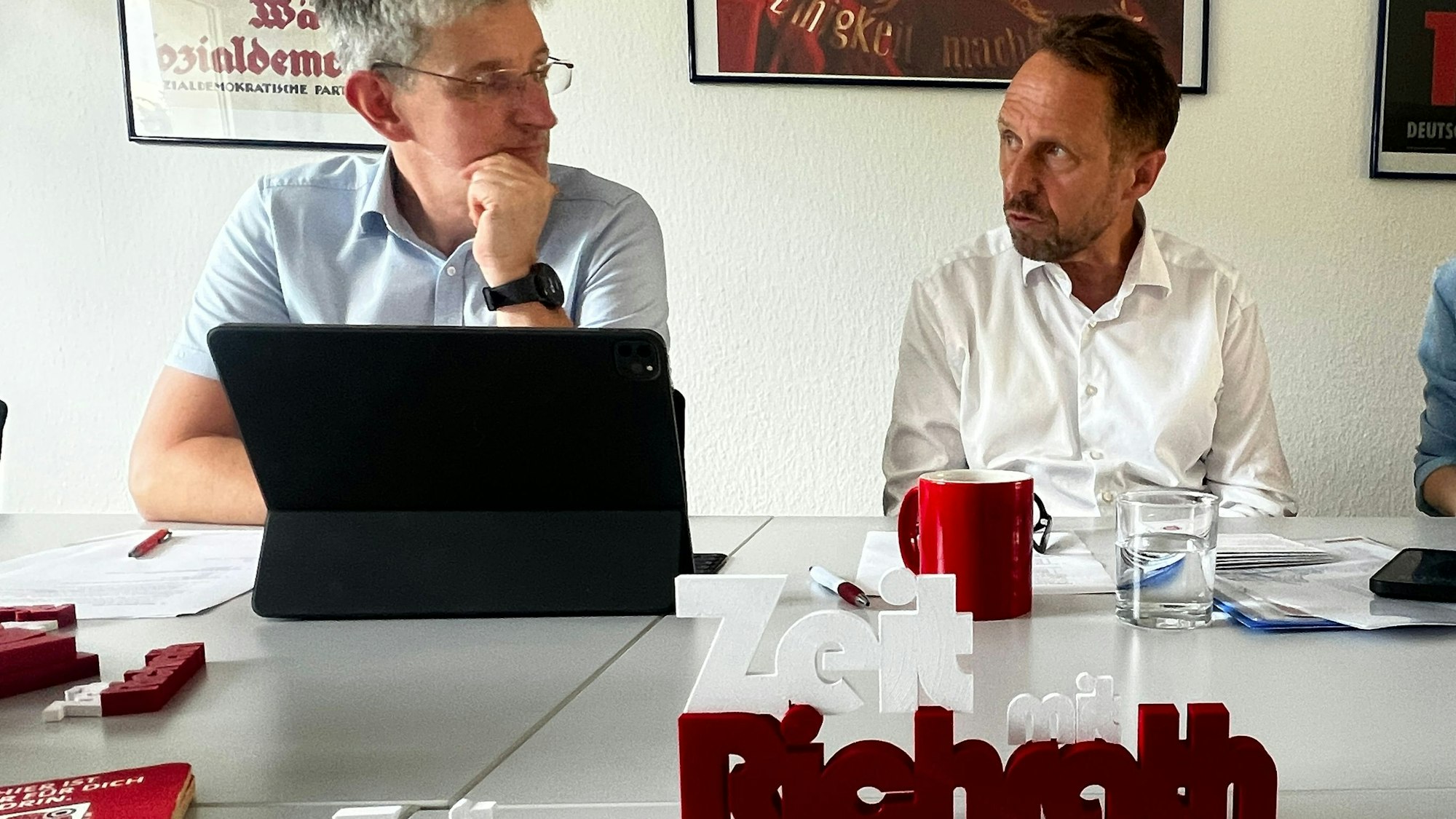 Oberbürgermeister Uwe Richrath bei der Vorstellung seiner Wahlkampfstrategie