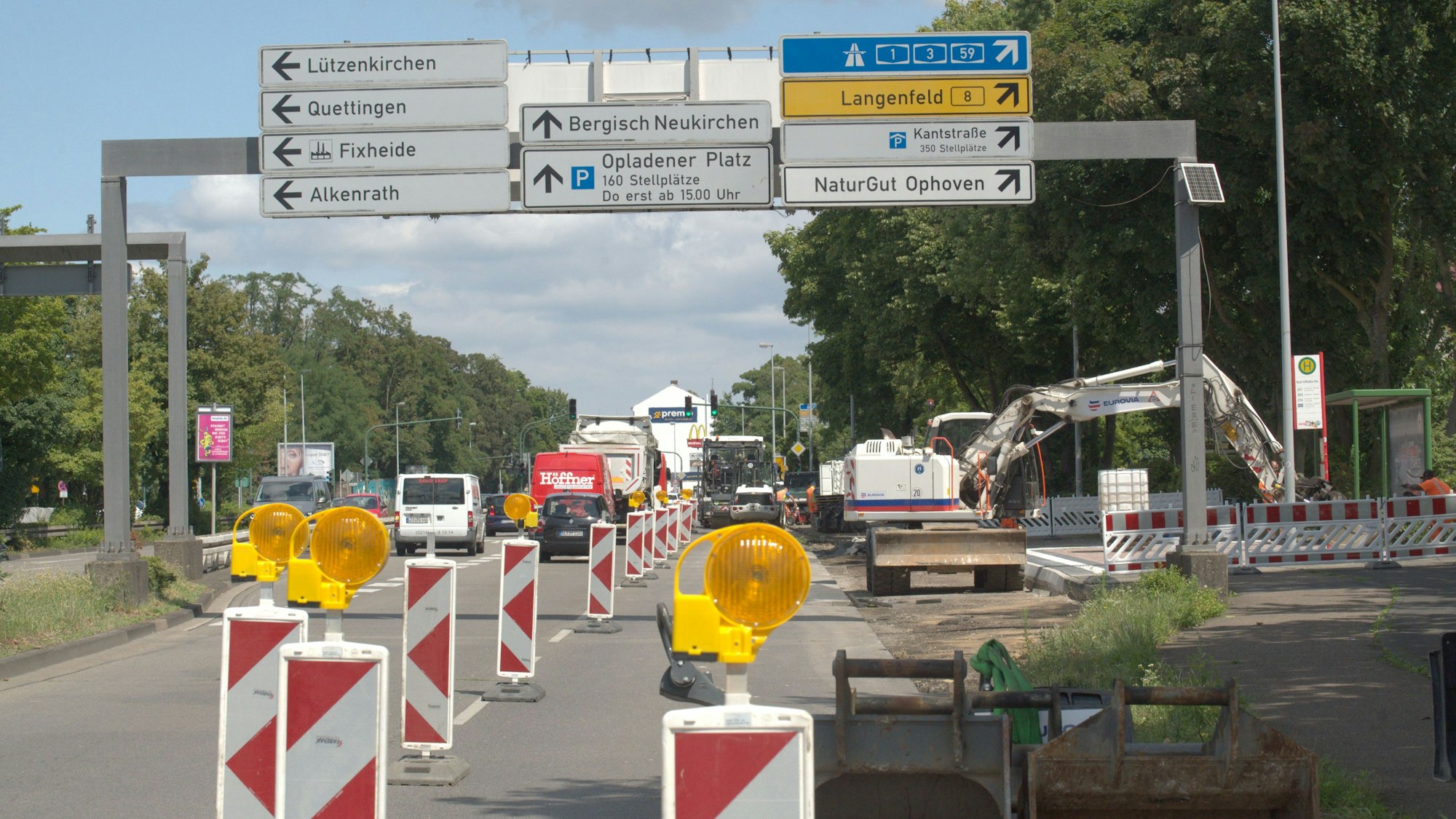 Auf dem Europaring wird die Fahrbahn zwischen Karl-Ulitzka-Straße und Kölner Straße erneuert. Bild: Ralf Krieger