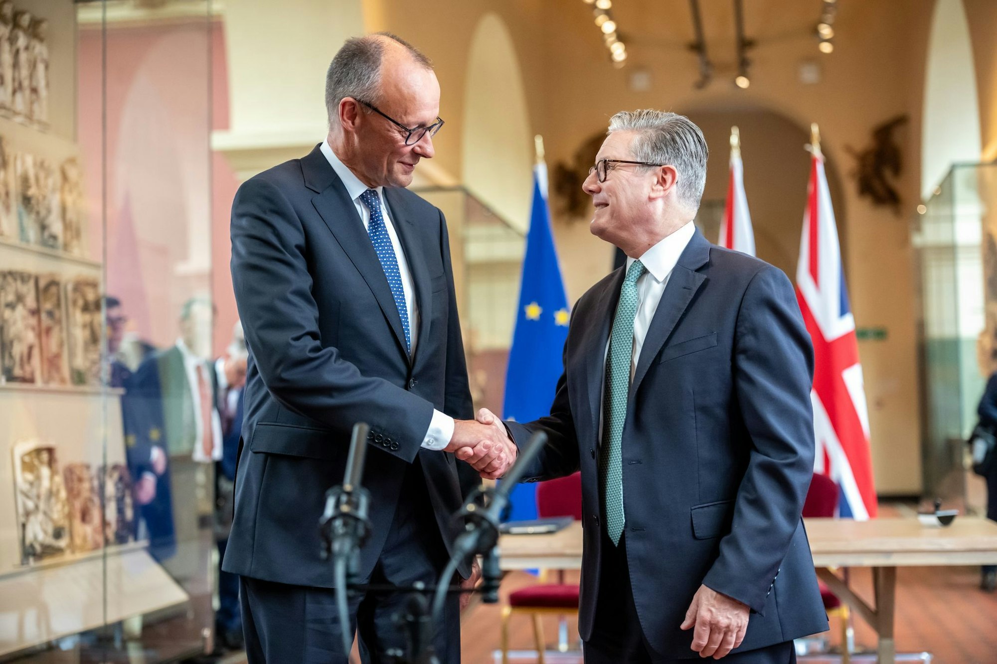 Der Vertrag umfasst 27 Seiten und wird von einem Aktionsplan mit 17 Punkten flankiert.