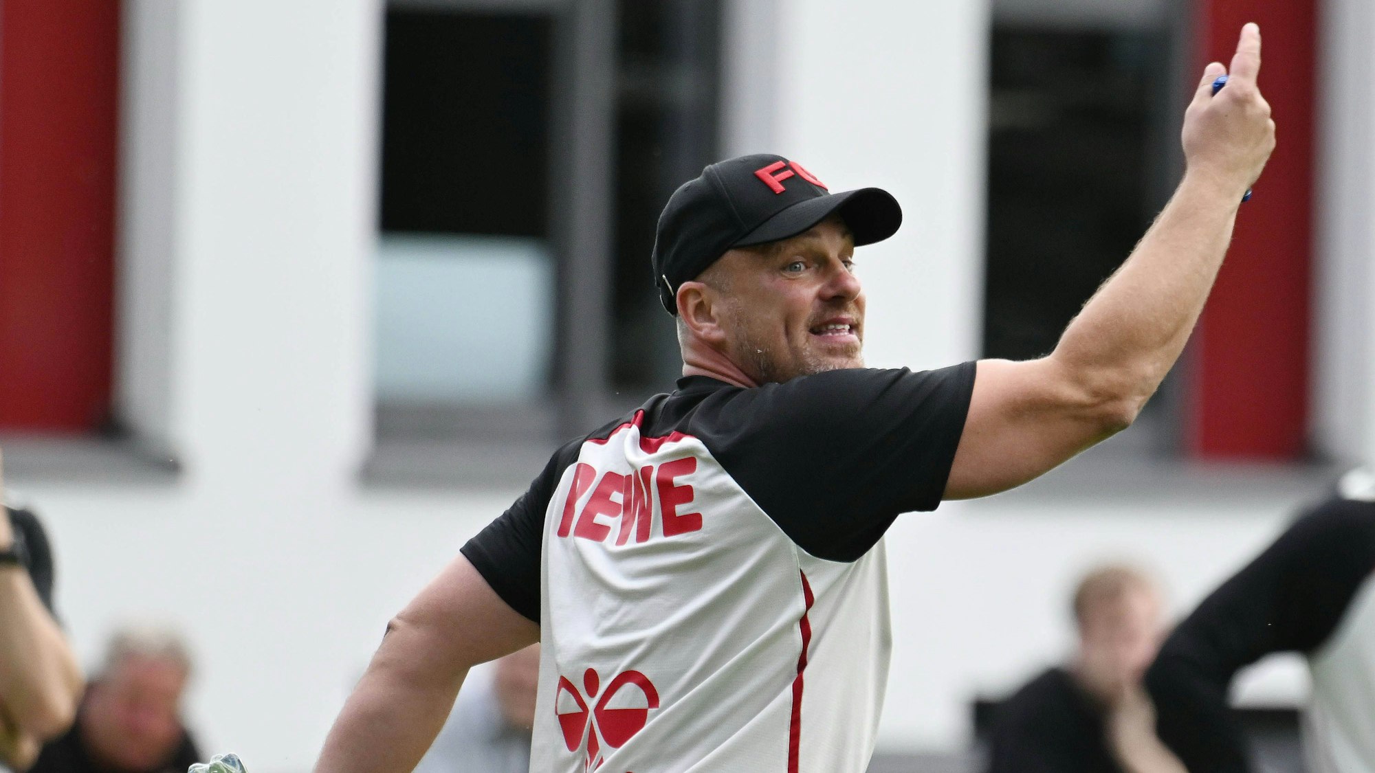 16.07.2025, xophax, Fussball 1.Bundesliga, 1.FC Köln Training , Trainerteam Trainer Lukas Kwasniok Köln *** 16 07 2025, xophax, Soccer 1 Bundesliga, 1 FC Köln Training , Coaching Team Coach Lukas Kwasniok Cologne