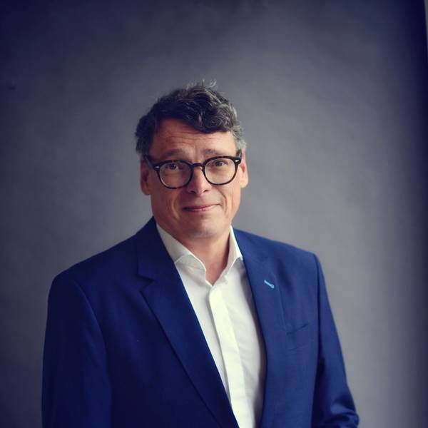 Portraitfoto von Gerald Selch, Chefredakteur des „Kölner Stadt-Anzeiger“ vor einem neutralen Hintergrund
