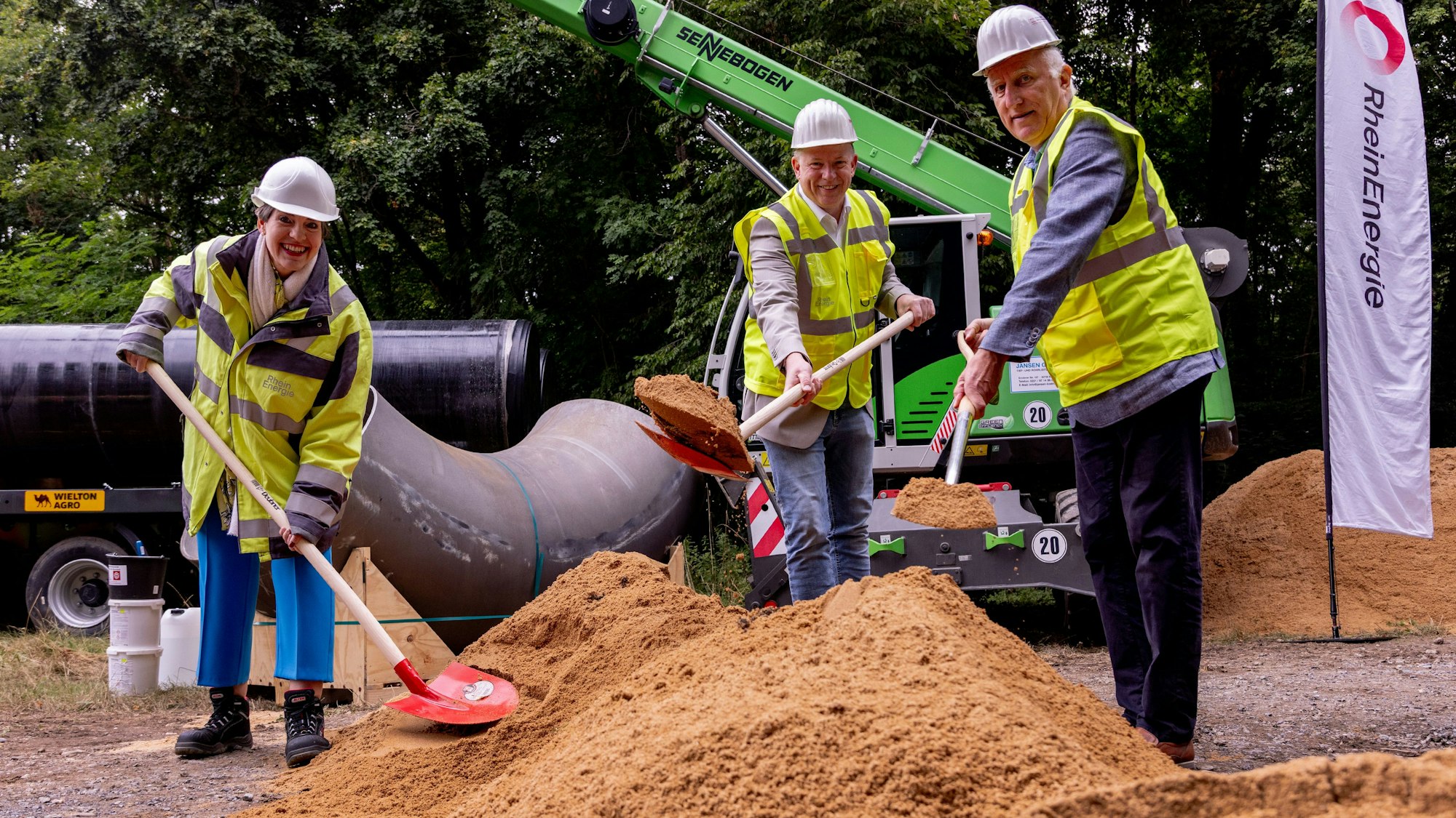 Erster Spatenstich für den Bau einer Trinkwasserleitung in Rodenkirchen