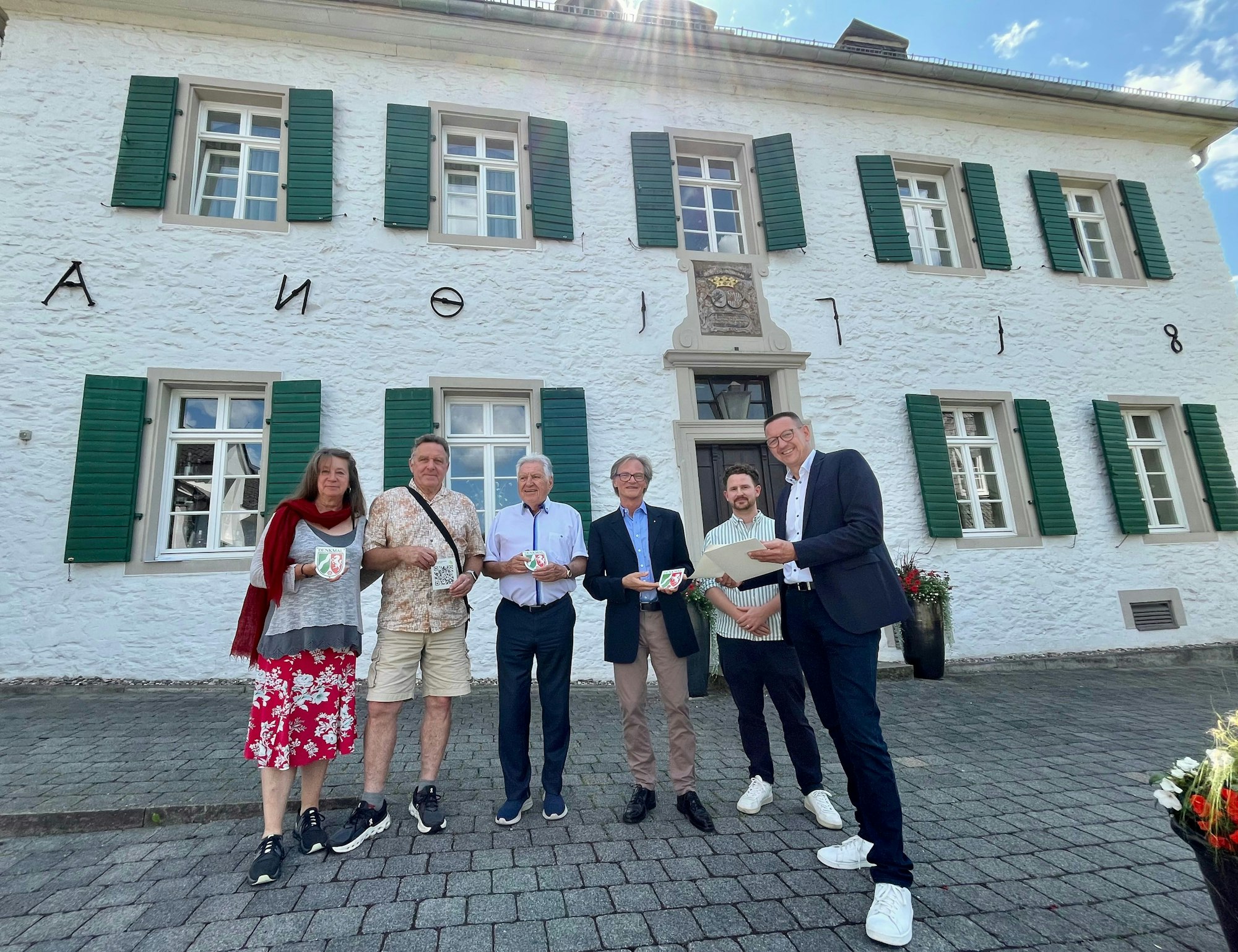 Ina Beimbauer, Rüdiger Porsch, Kurt Lammer und Frank Kielich-Frühn erhalten Plaketten und Urkunden von Linus Klenter und Drik Runge.
