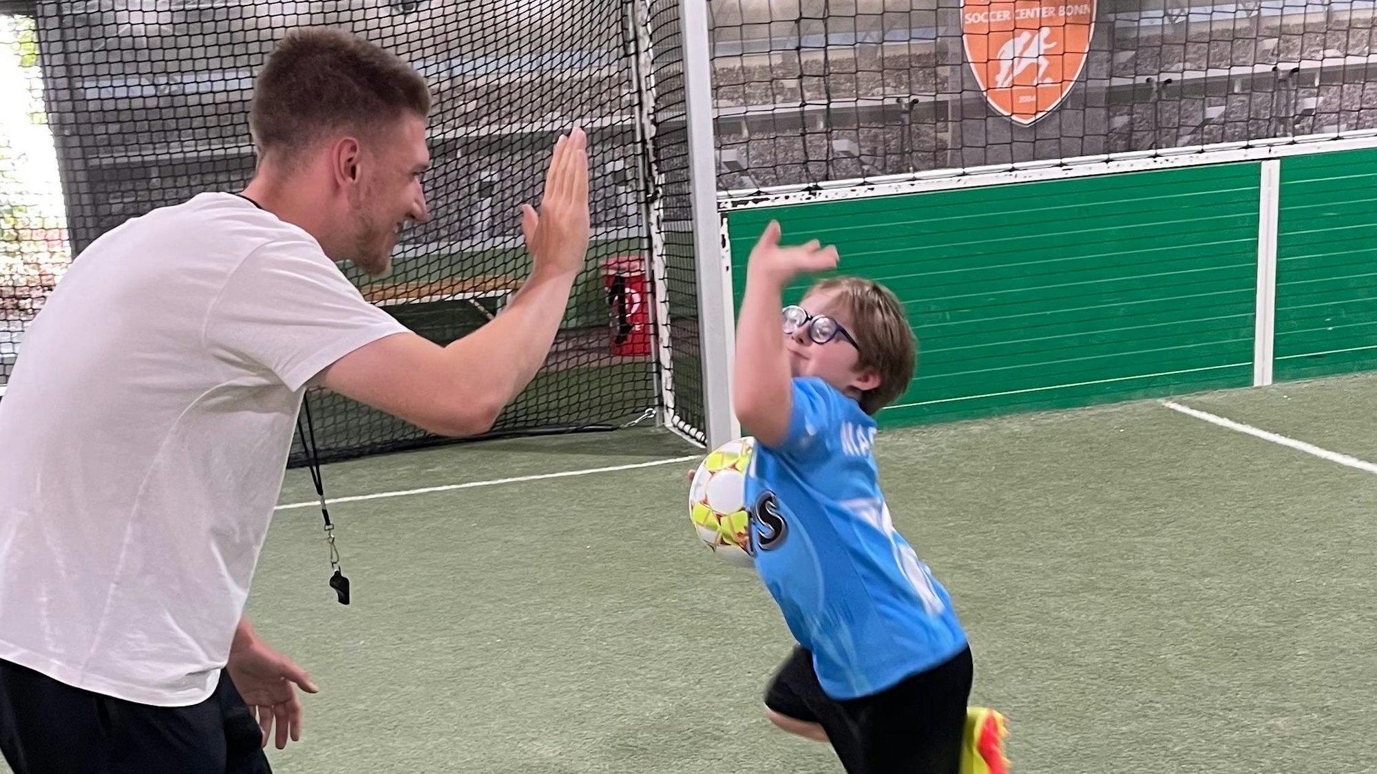 In dem Verein spielen Kinder mit und ohne Einschränkung. Getrennte Gruppen gibt es nicht.