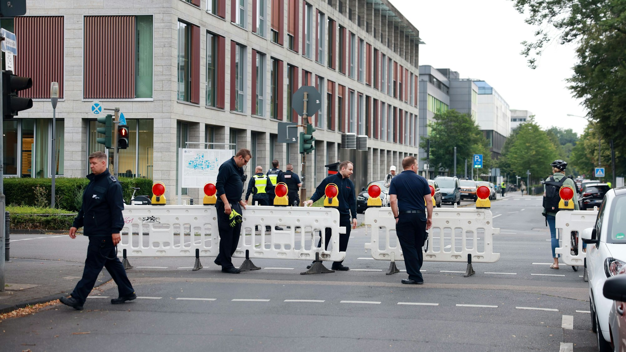 17.07.2025, Köln: Unweit der Universitätsklinik Köln, am Lindenhof, wurde eine 250kg schwere Bombe aus dem Zweiten Weltkrieg gefunden.
Foto: Michael Bause
