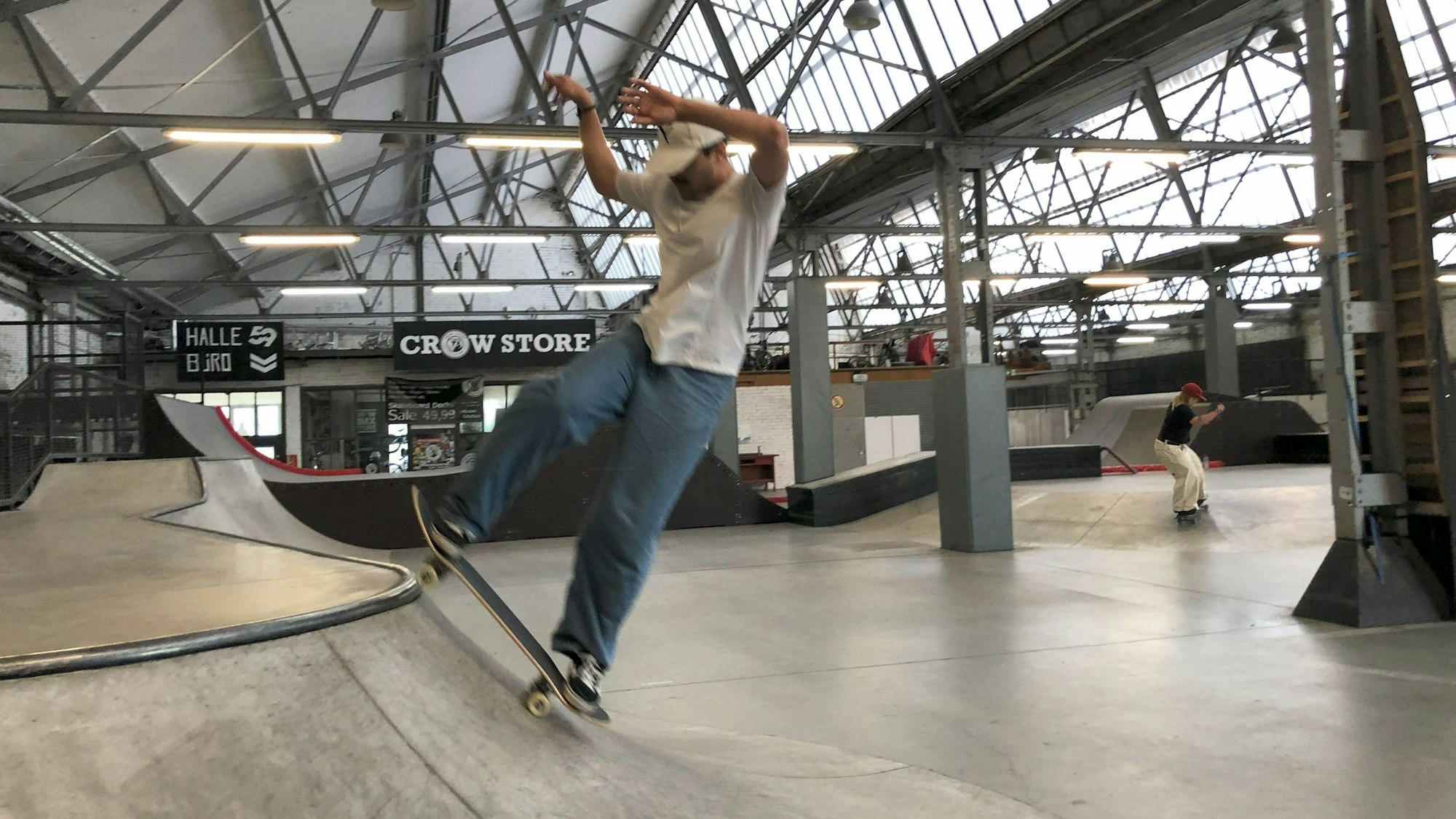 Skater im Skatepark der Abenteuerhallen Kalk