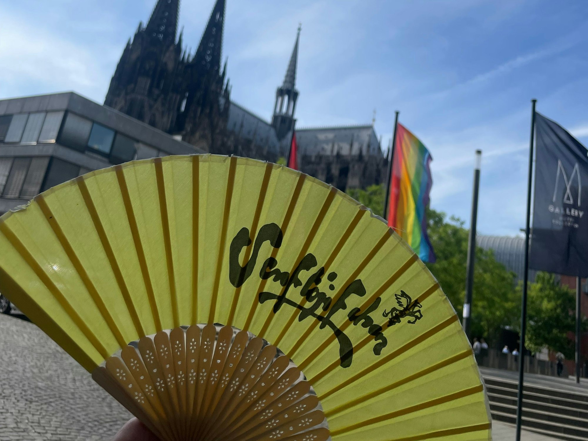 Fächer mit Senftöpfchen-Logo