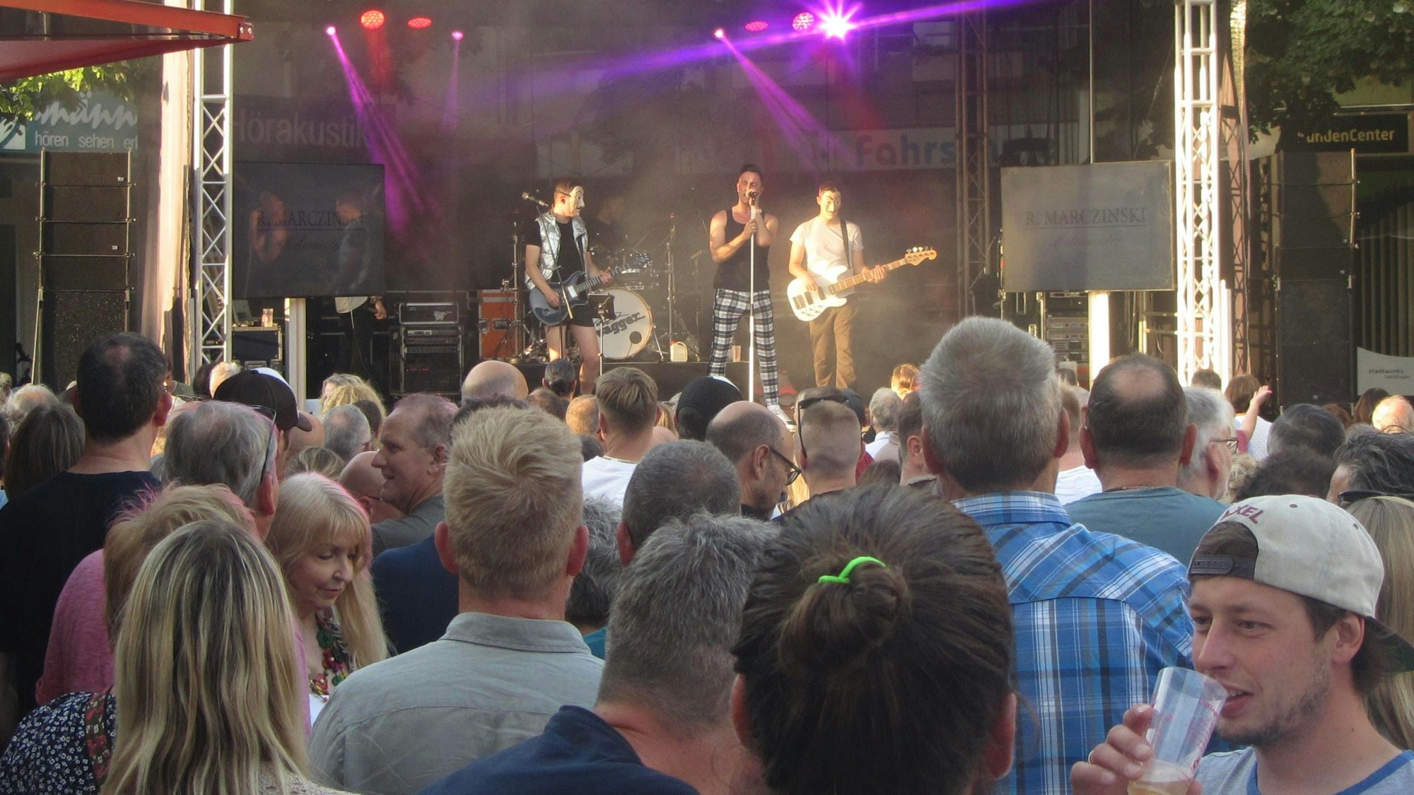 „Swagger“ spielten zum Auftakt von Livelingen 2025 im Brückerfeld.