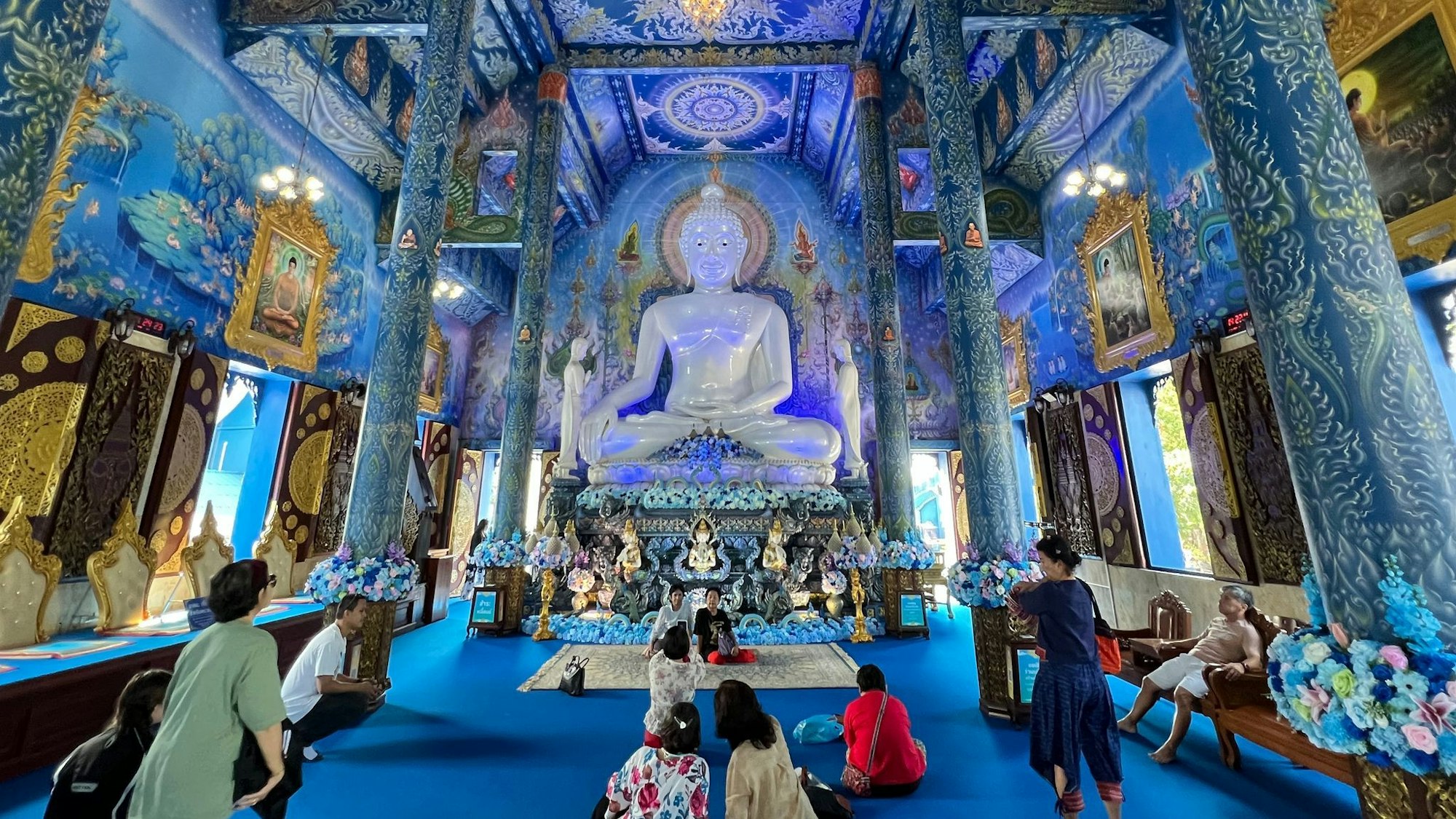 Die meisten Thais sind tiefgläubig und spenden viel Geld an Tempel. (Archivbild)