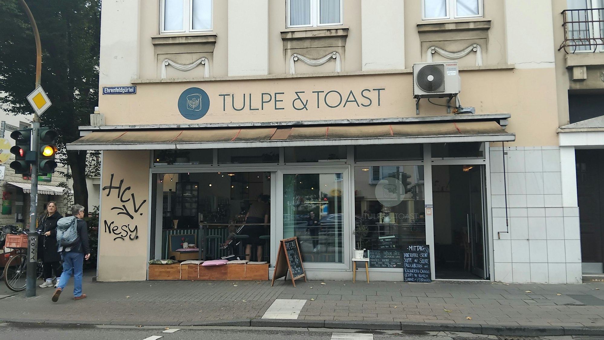 Das Café Tulpe & Toast auf dem Ehrenfeldgürtel.