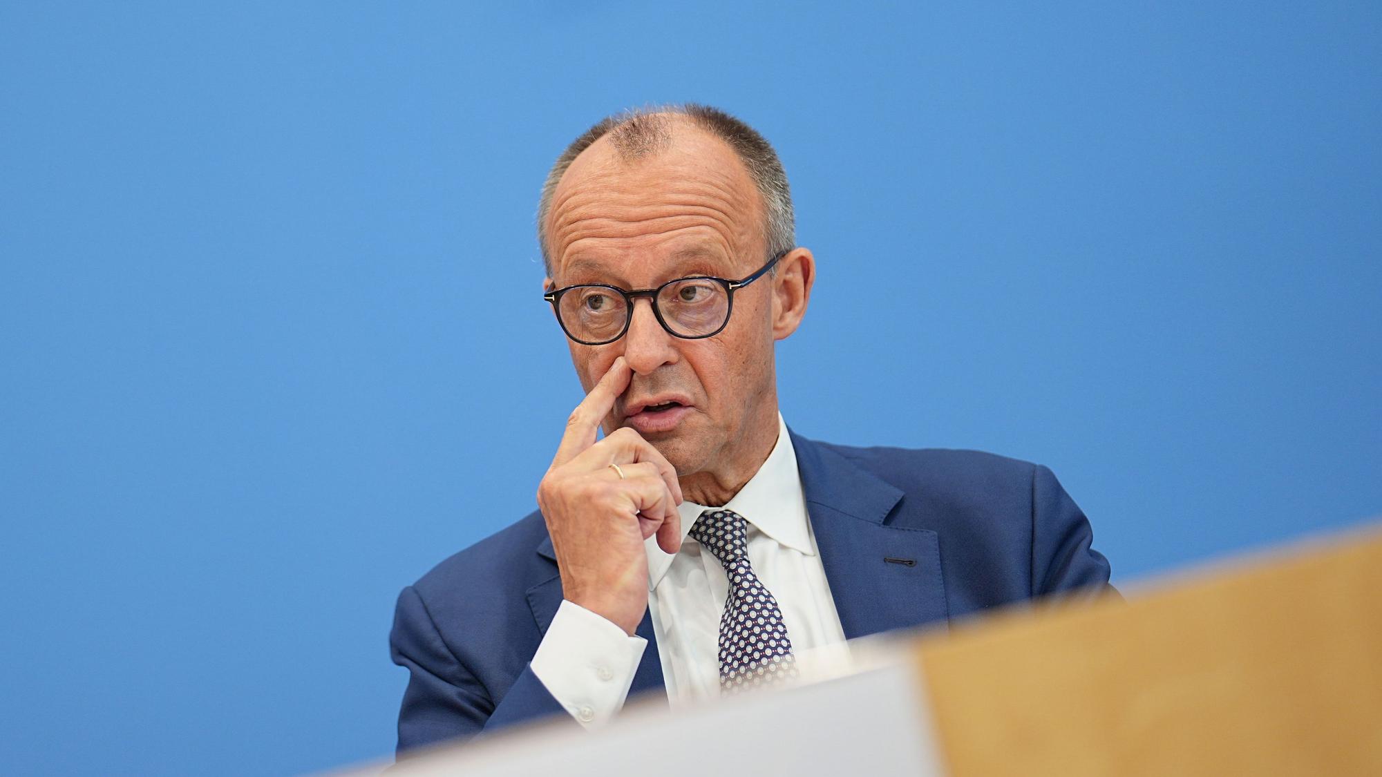 Bundeskanzler Friedrich Merz (CDU) spricht bei seiner Sommer-Pressekonferenz in der Bundespressekonferenz.