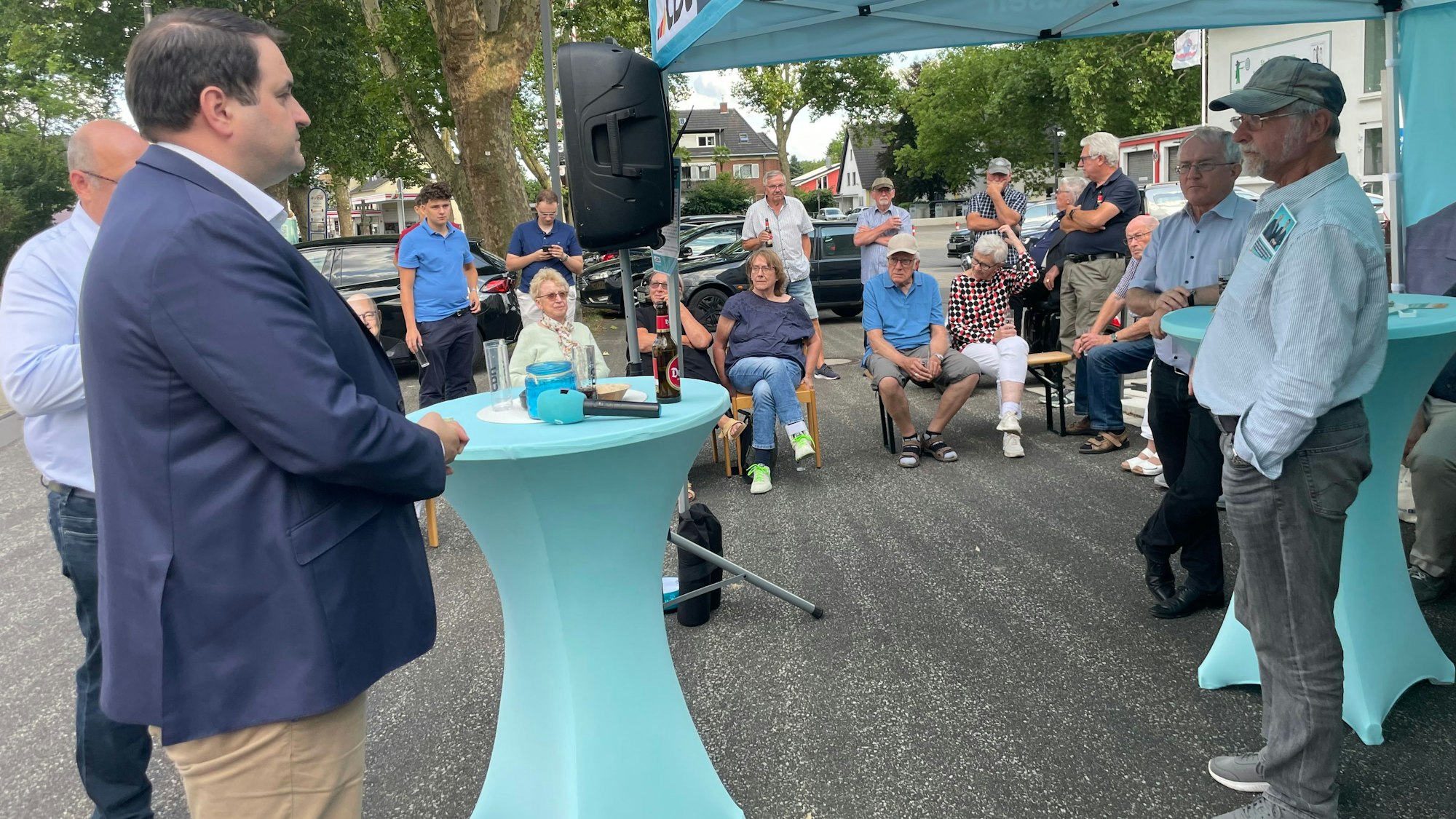 Nathanael Liminski besuchte im Wahlkampf die CDU beim Stadtteilgespräch in Hitdorf.