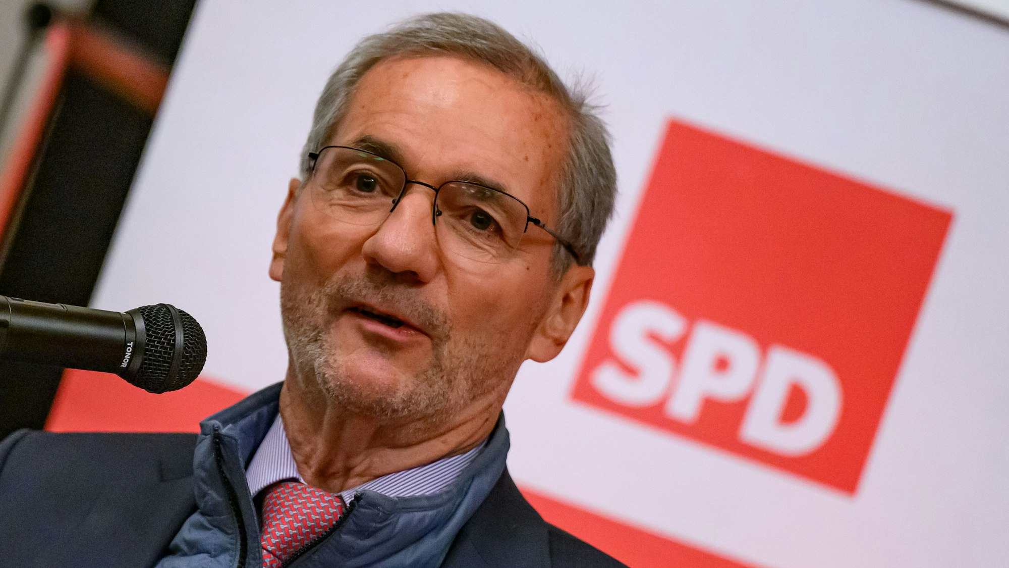 Matthias Platzeck (SPD), ehemaliger brandenburgischer Ministerpräsident, nimmt an einer Wahlkampftour von Maja Wallstein, SPD-Bundestagsabgeordnete für die brandenburgische Stadt Cottbus und den Landkreis Spree-Neiße, an einem Gesprächsabend unter dem Motto «Zukunft braucht Herkunft» mit interessierten Bürgern und Bürgerinnen teil. Platzeck war von 2002 bis 2013 Ministerpräsident von Brandenburg. +++ dpa-Bildfunk +++