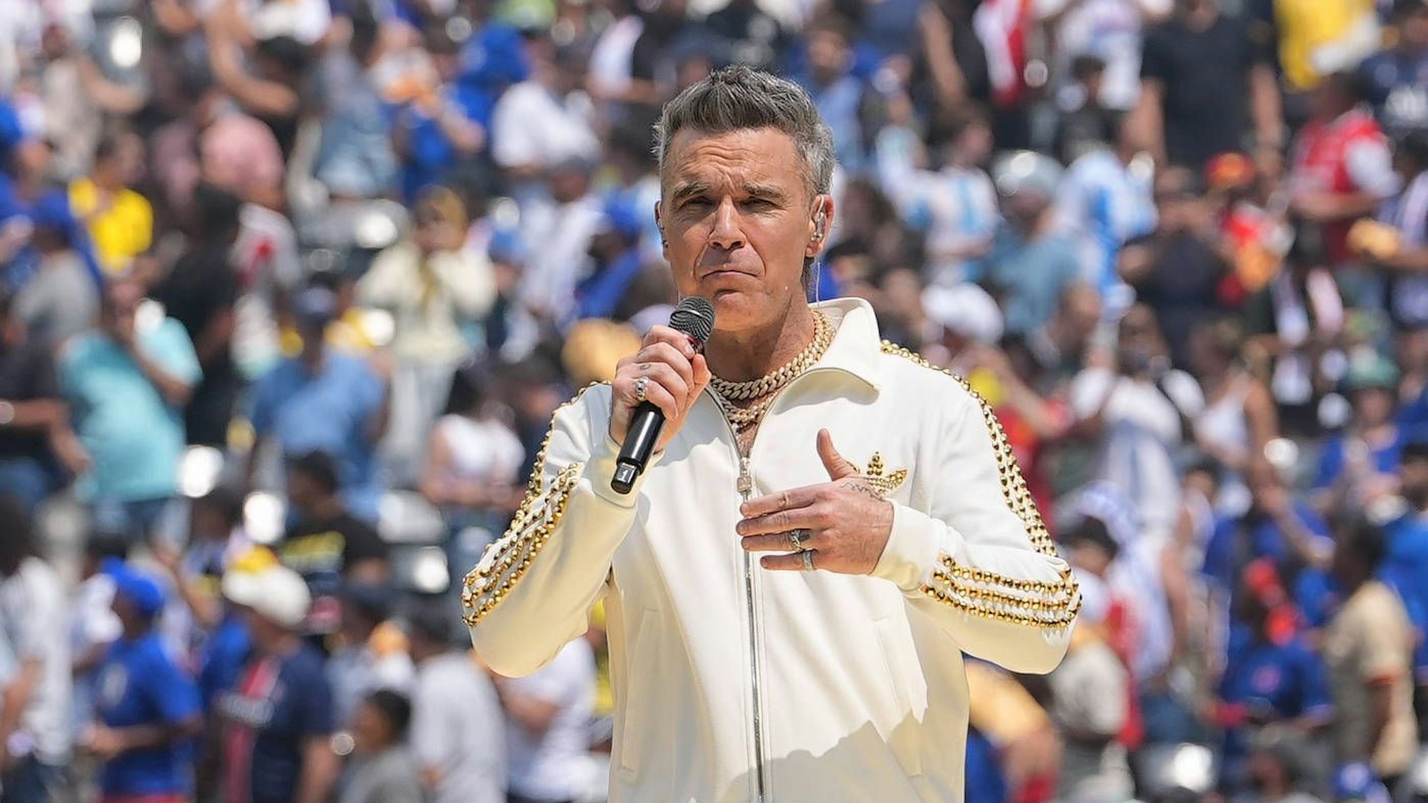 Robbie Williams sollte heute in Berlin auf der Waldbühne ein Konzert geben. Jetzt hat der Veranstalter das Konzert wegen Unwetter abgesagt.