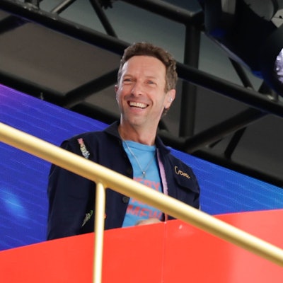 Coldplay-Sänger Chris Martin auf der Bühne.