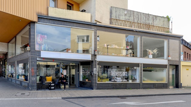 18.07.2025
Köln:
Caféeröffnung in Neuehrenfeld: Das Café Lebens.Art befindet sich direkt an der Subbelrather Straße Ecke Wißmannstr.