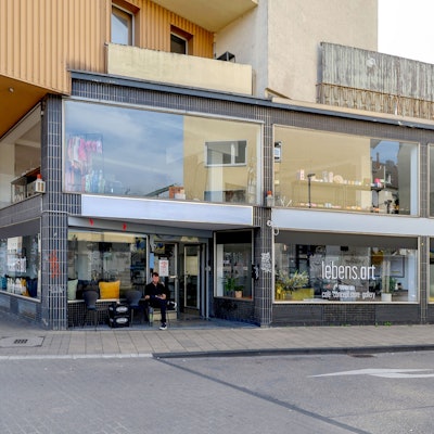 18.07.2025
Köln:
Caféeröffnung in Neuehrenfeld: Das Café Lebens.Art befindet sich direkt an der Subbelrather Straße Ecke Wißmannstr.
