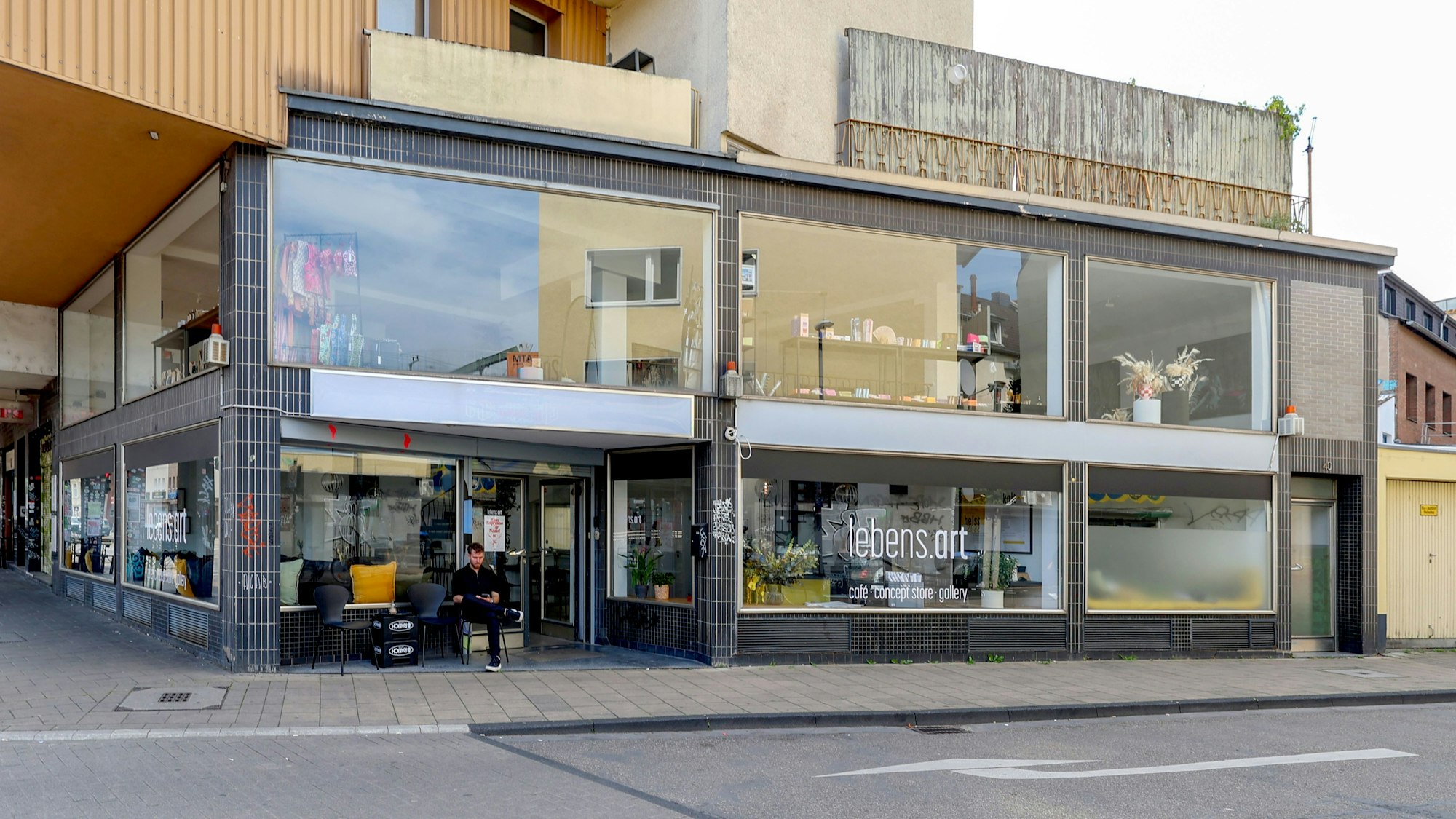 Front des Cafés lebens.art in Ehrenfeld.