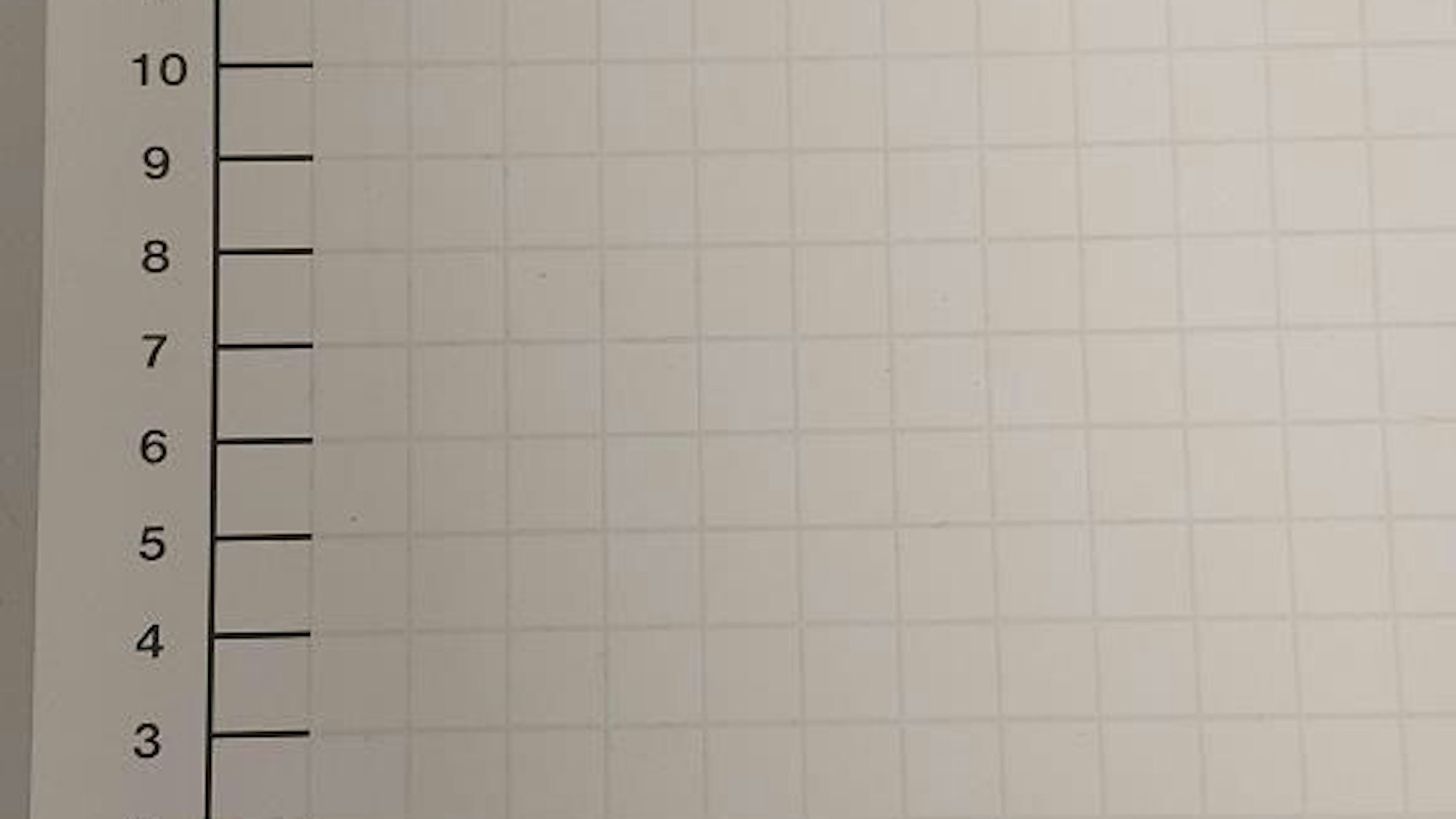 Eine Patrone liegt auf einem Tisch. (Symbolbild)