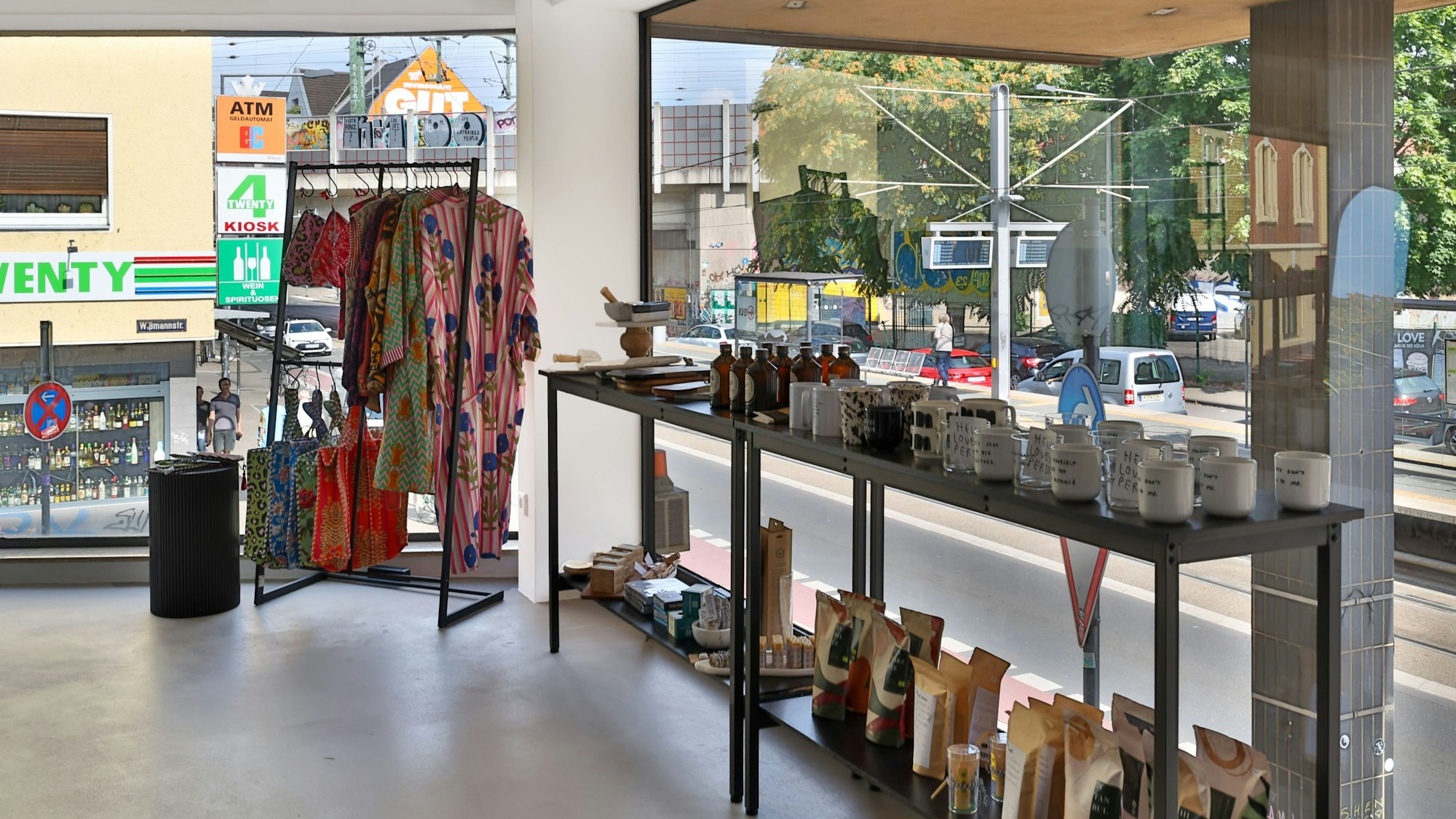 Das Bild zeigt den Shop im Café.
