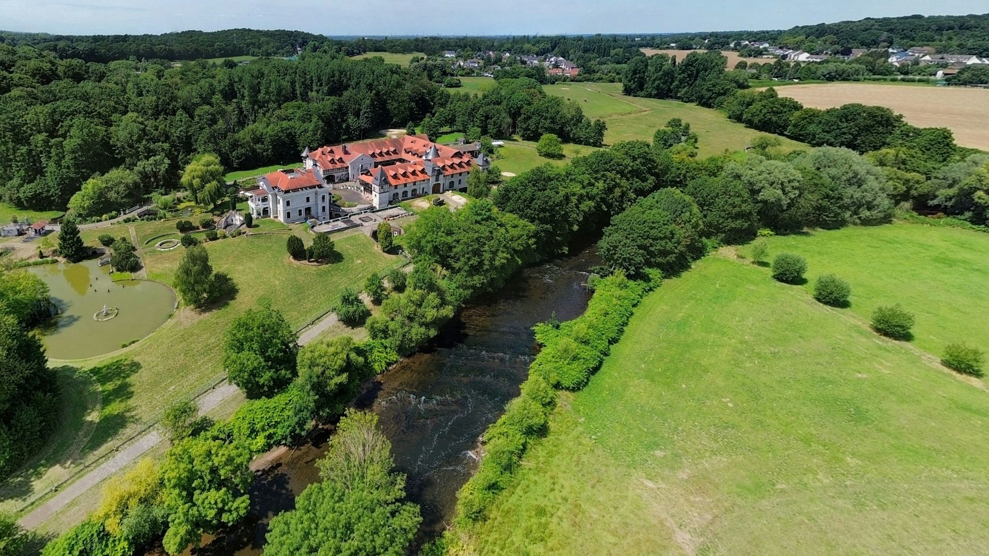 Luftbild der Wupper und des Müllerhofs in Leichlingen