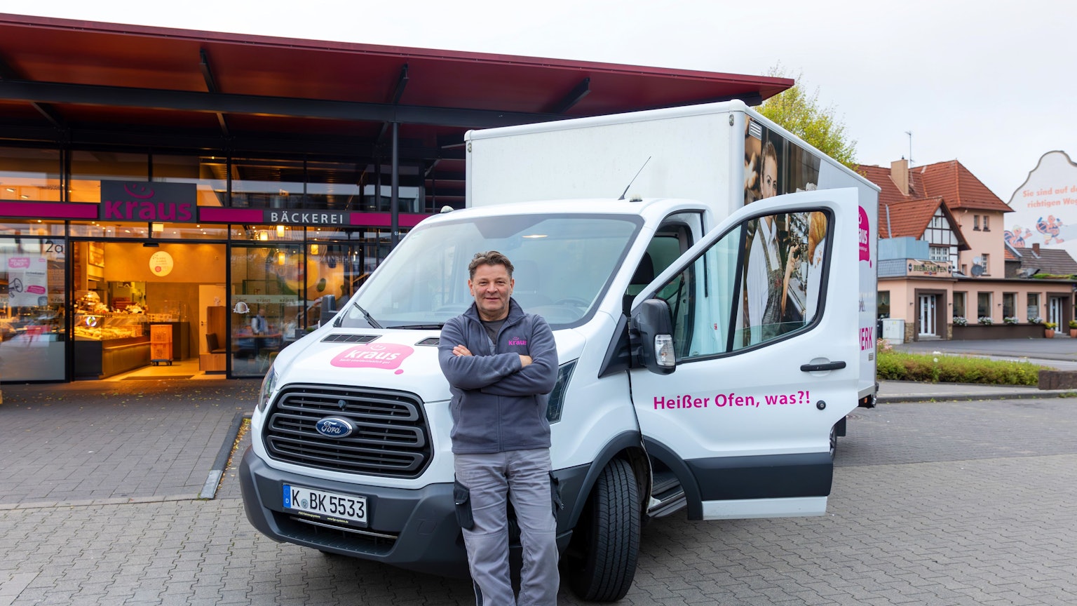 09.07.2025
Köln
Umit Güneş liefert die Backwaren von der Bäckerei Kraus aus.
Foto: Martina Goyert
mgoyert@web.de