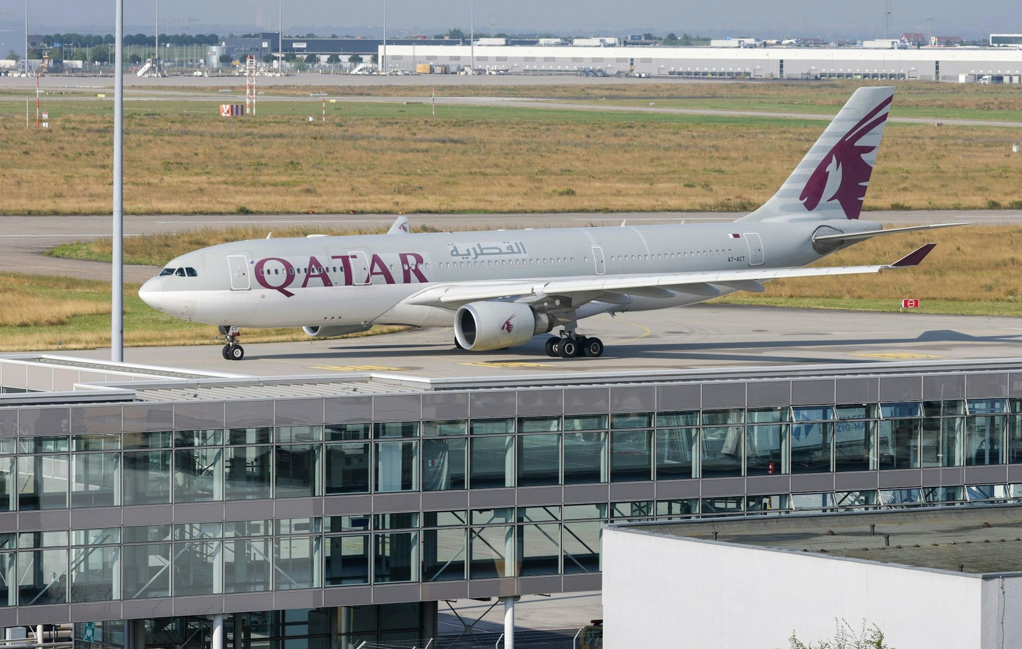 Sieben Straftäter aus NRW sind neben weiteren Personen mit einem Abschiebeflug nach Afghanistan gebracht worden.