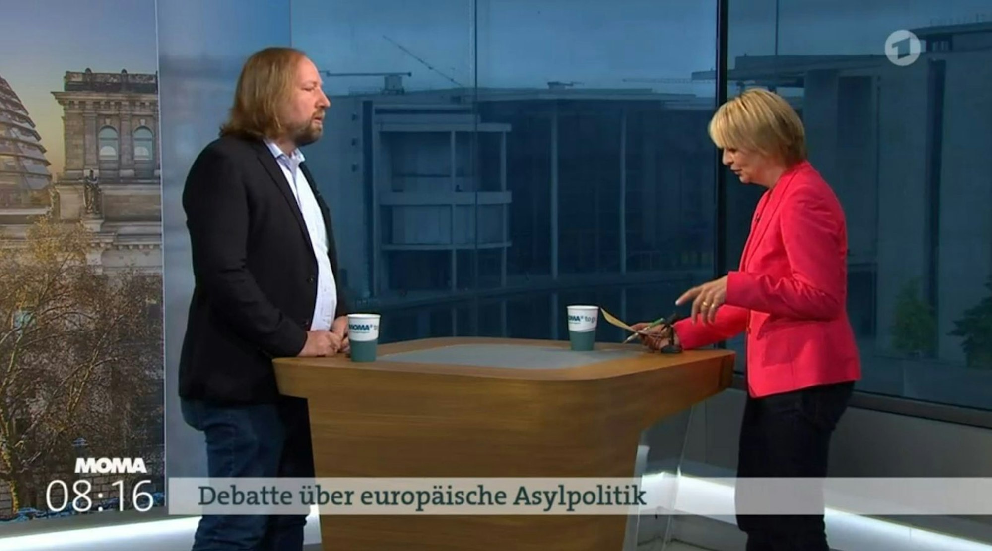 Anton Hofreiter stellte sich am Freitag den Fragen von ARD-Moma-Moderatorin Anke Plettner. (Bild: ARD)