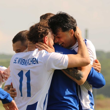 Wißkirchener Spieler jubeln. Sie alle wechselten in der Sommerpause zum Ligakonkurrenten Bessenich.