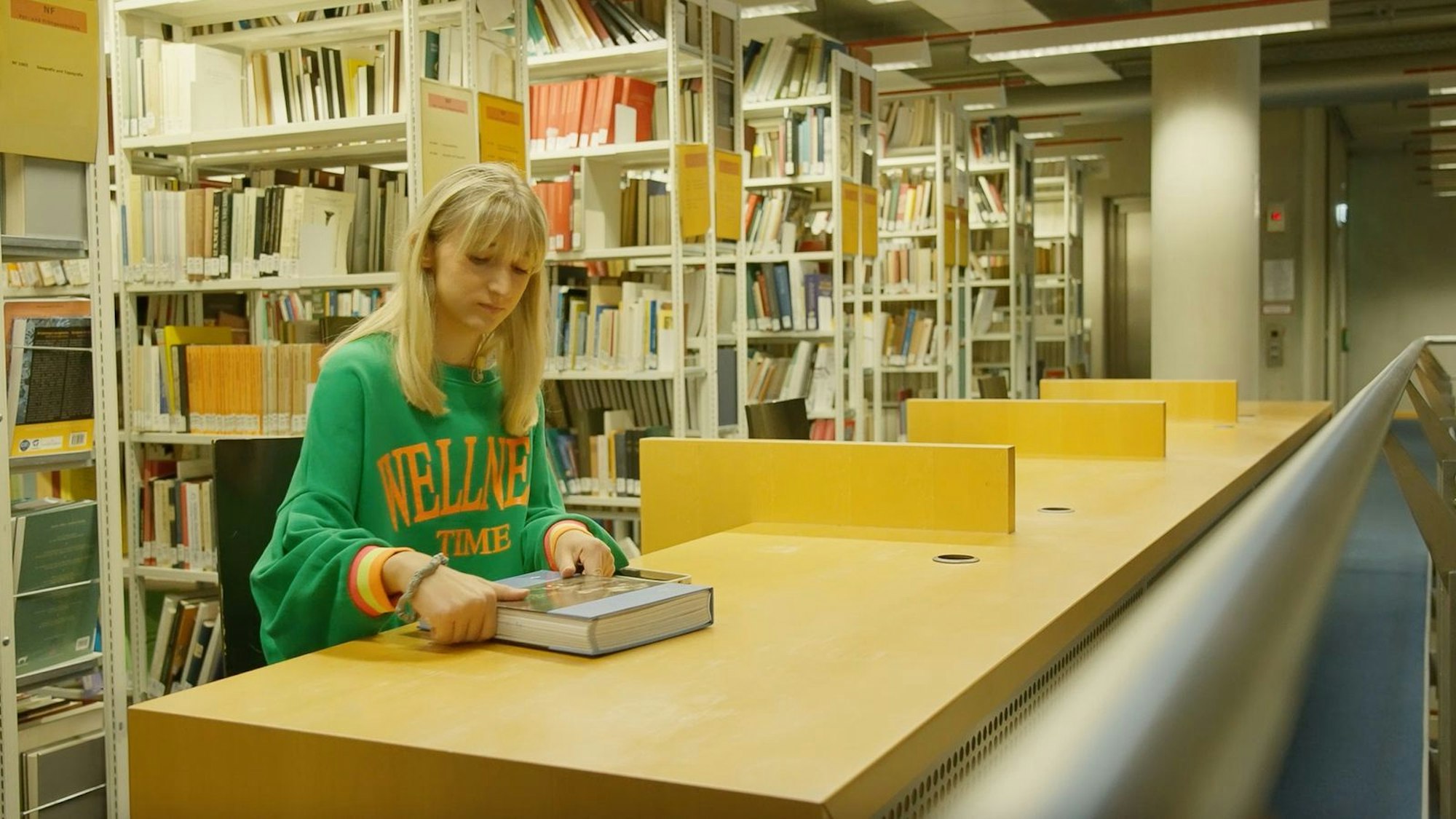Denise (21) will studieren und mit dem neuen Lebensabschnitt ihre Essstörung hinter sich lassen. (Bild: ZDF/Ole Siebrecht)