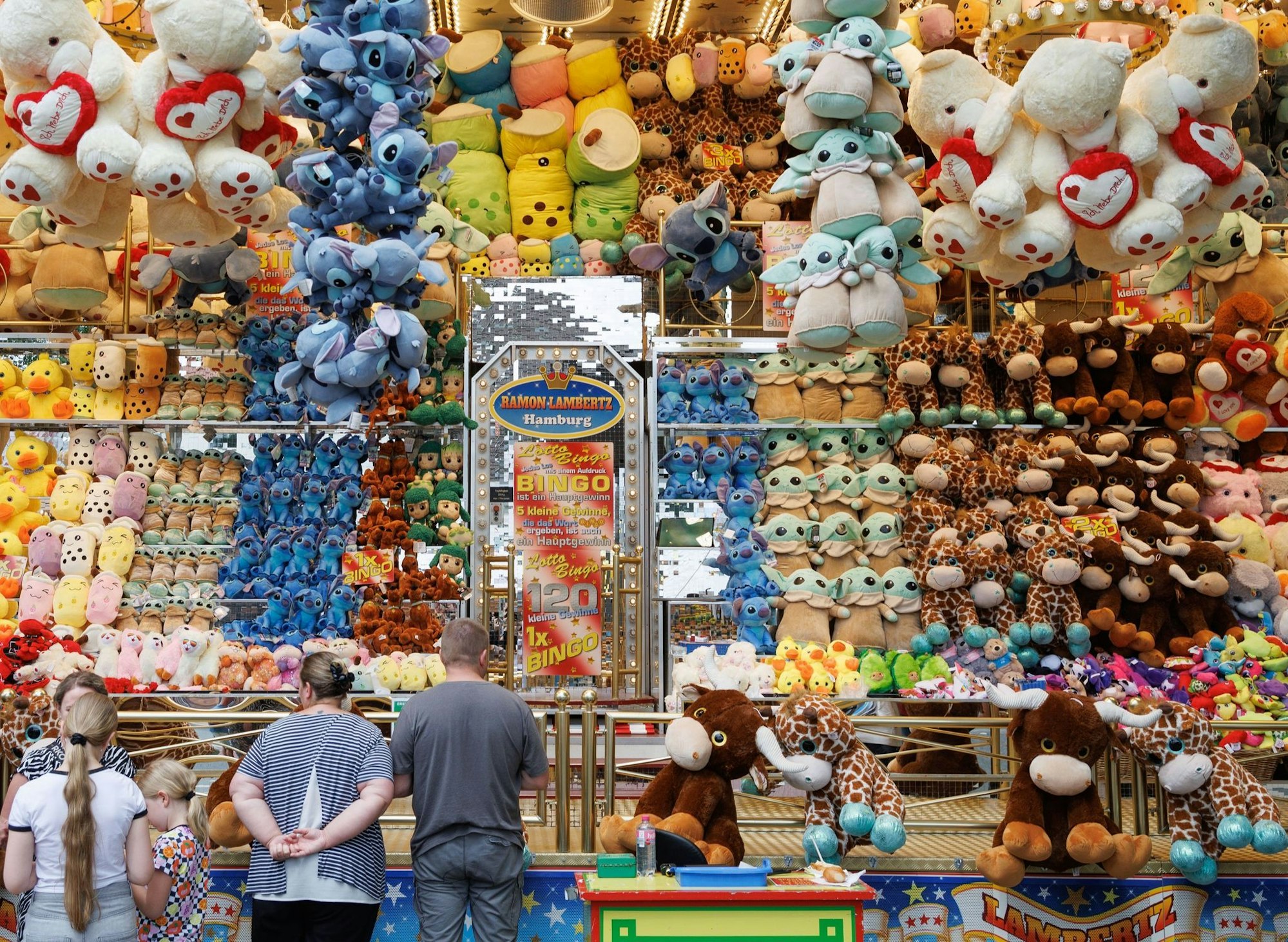 Eine große Kirmes ist fester Bestandteil des Festes mit Millionenpublikum (Archivbild)