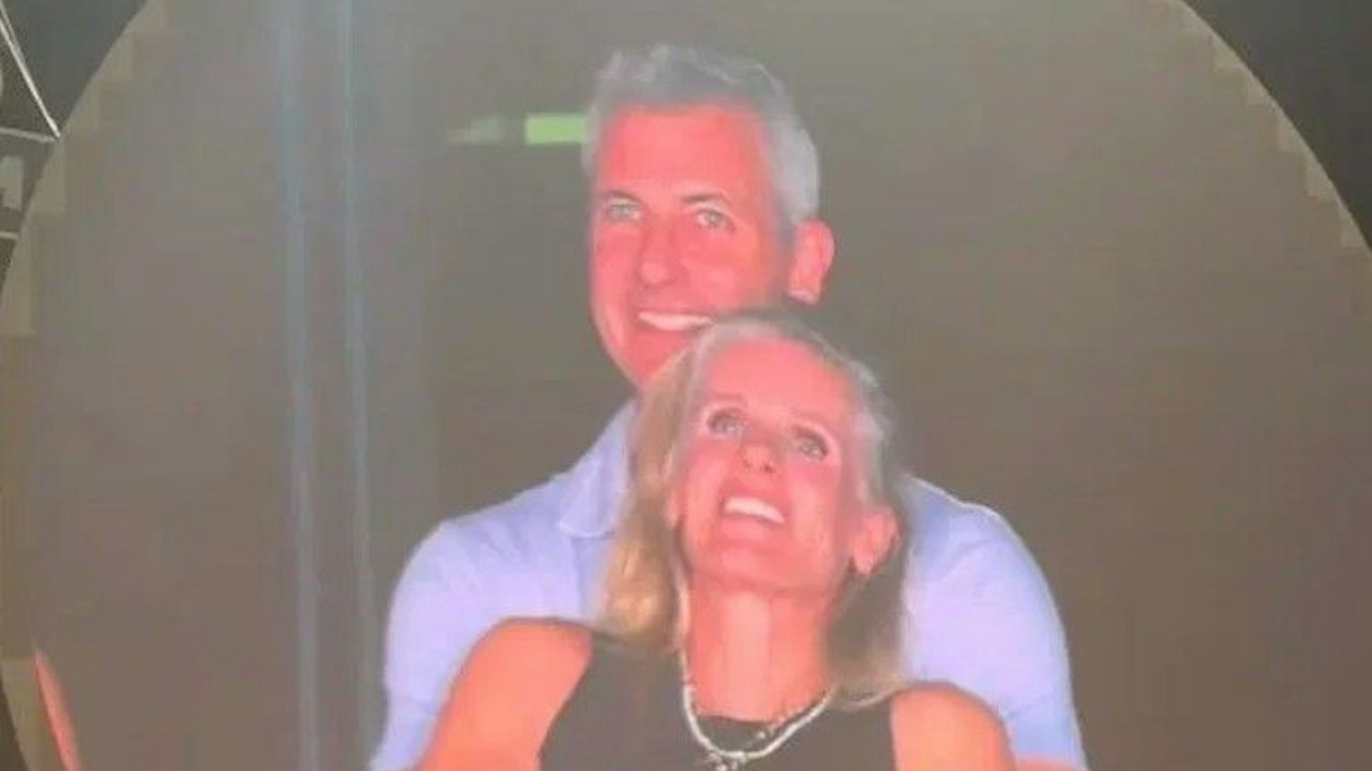 Andy Byron und Kristin Cabot auf der Kiss-Cam bei Coldplay