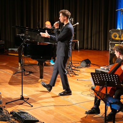 Das Foto zeigt drei einen Auftritt beim Konzert Classic meets Rock