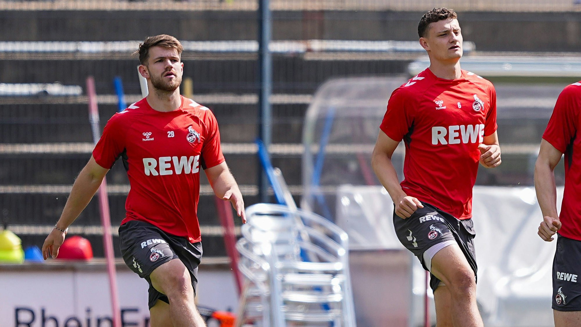 Jan Thielmann und Eric Martel sind verspätet in die Vorbereitung des 1. FC Köln eingestiegen (Archivbild).