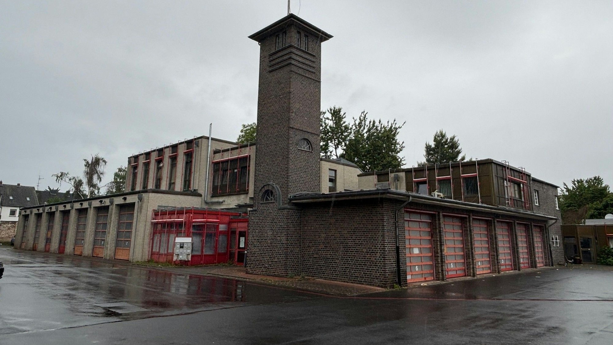 Auf dem Bild ist das Gebäude der Alten Feuerwache zu sehen.