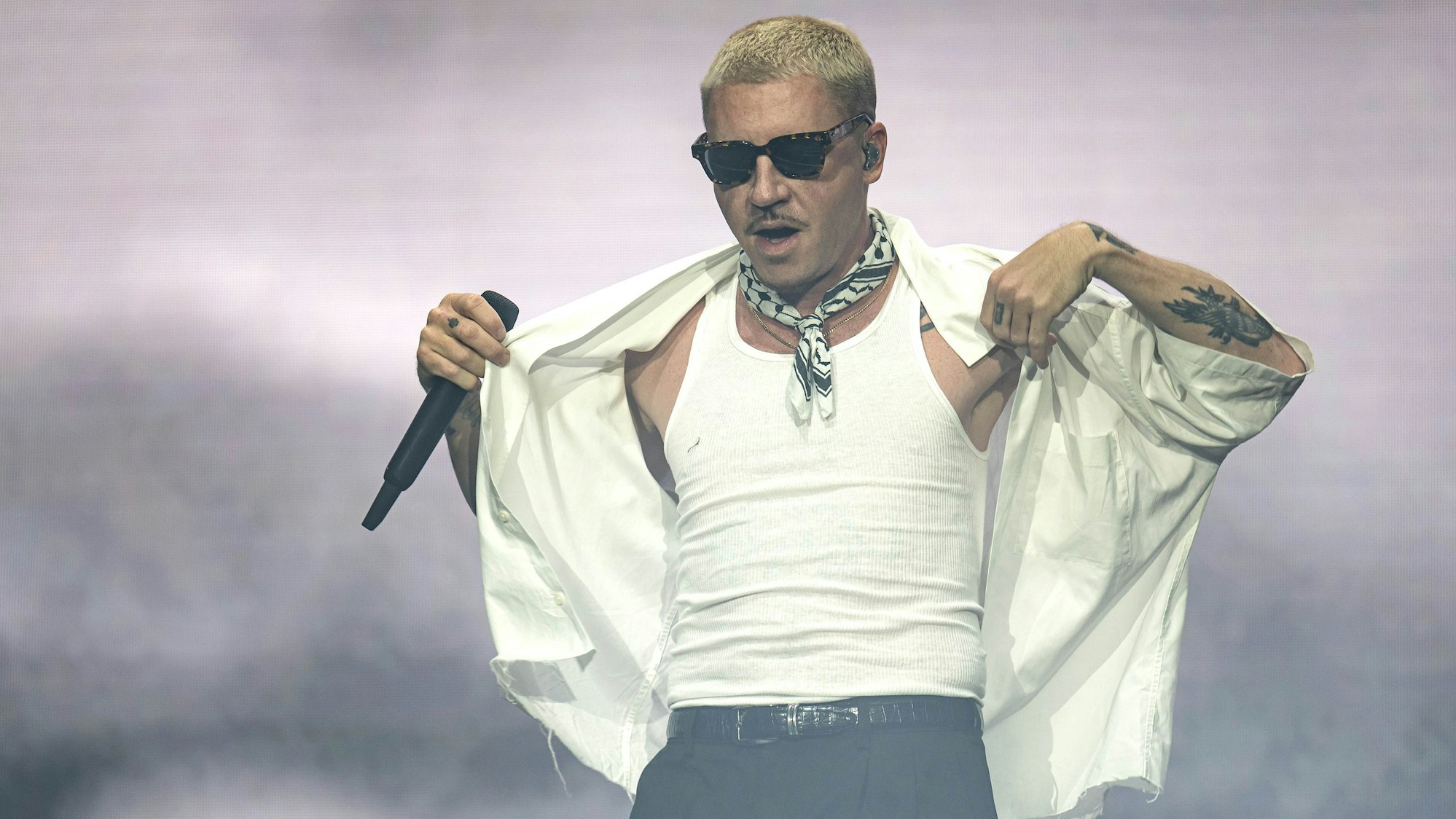 Der US-Rapper Macklemore während seines Auftritts auf dem Deichbrand-Festival 2025.