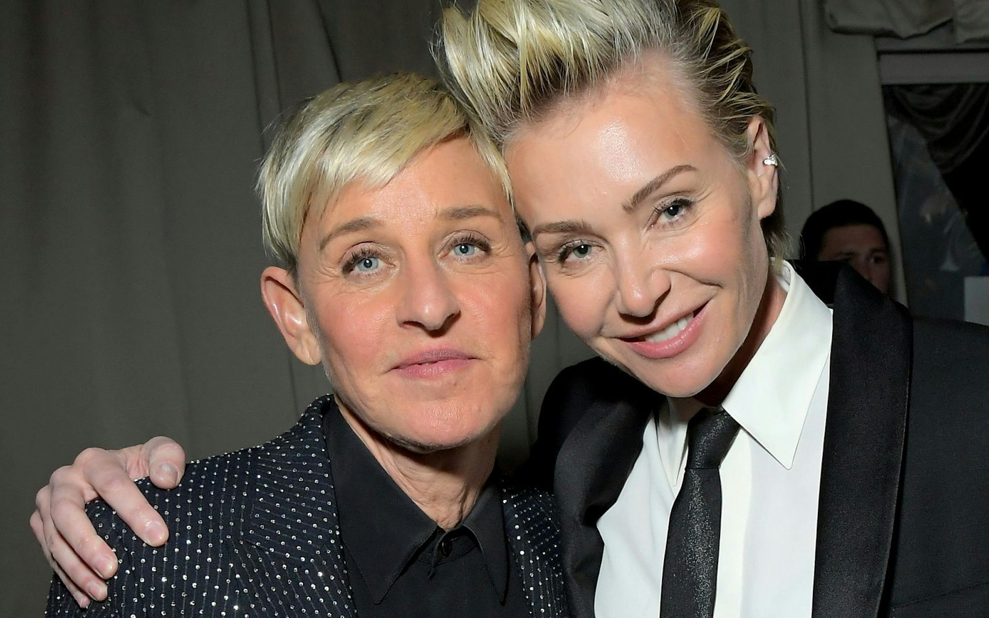 Eigentlich wollten Ellen DeGeneres und ihre Ehefrau, die Schauspielerin Portia de Rossi, nur vorübergehend im Vereinigten Königreich bleiben. (Bild: 2020 Getty Images/Charley Gallay)