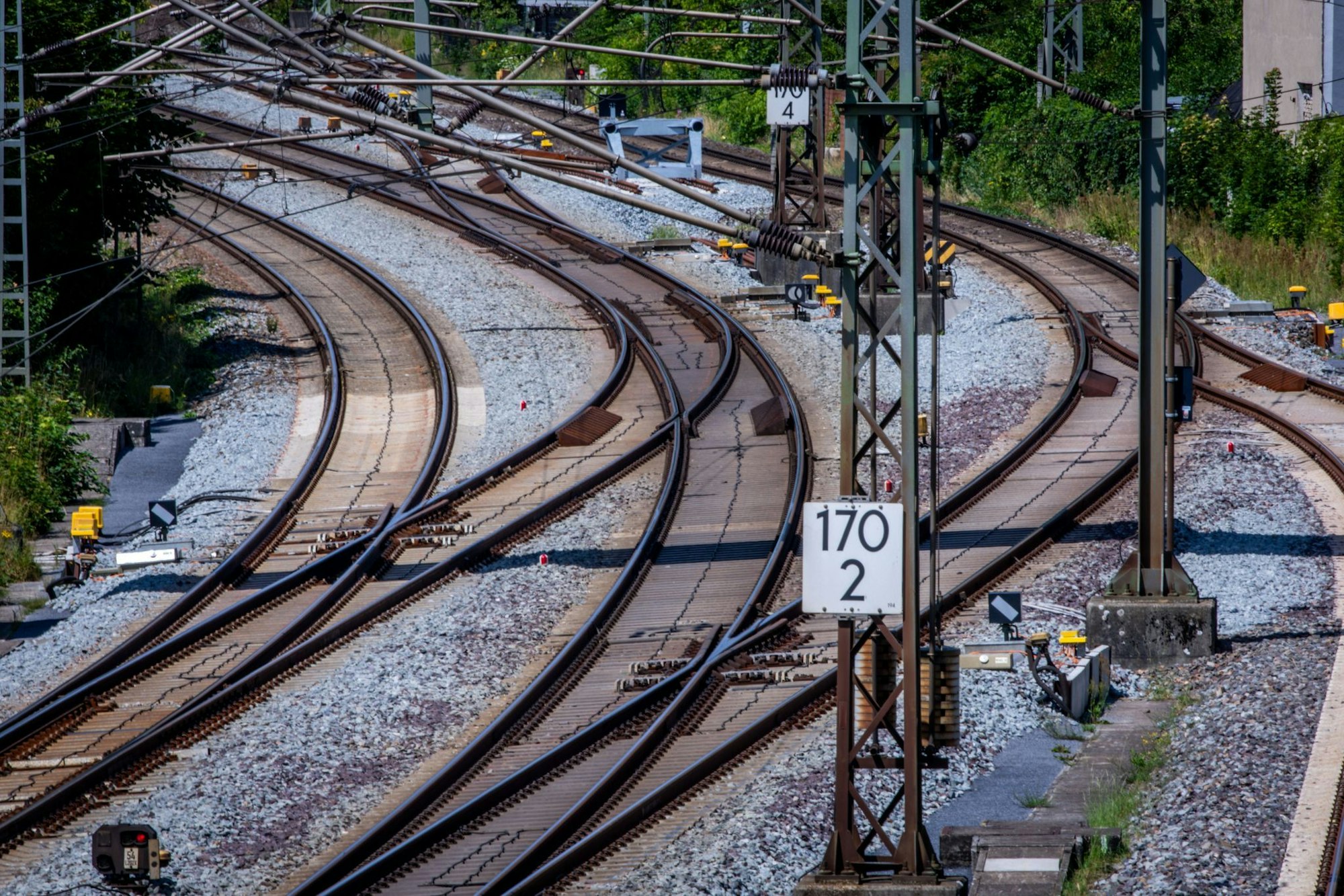 Der Bund gibt inzwischen deutlich mehr Geld für die Verbesserung des Schienennetzes aus. Allein 2,2 Milliarden Euro fließen in die Komplettsanierung der Strecke Hamburg-Berlin. (Archivbild)