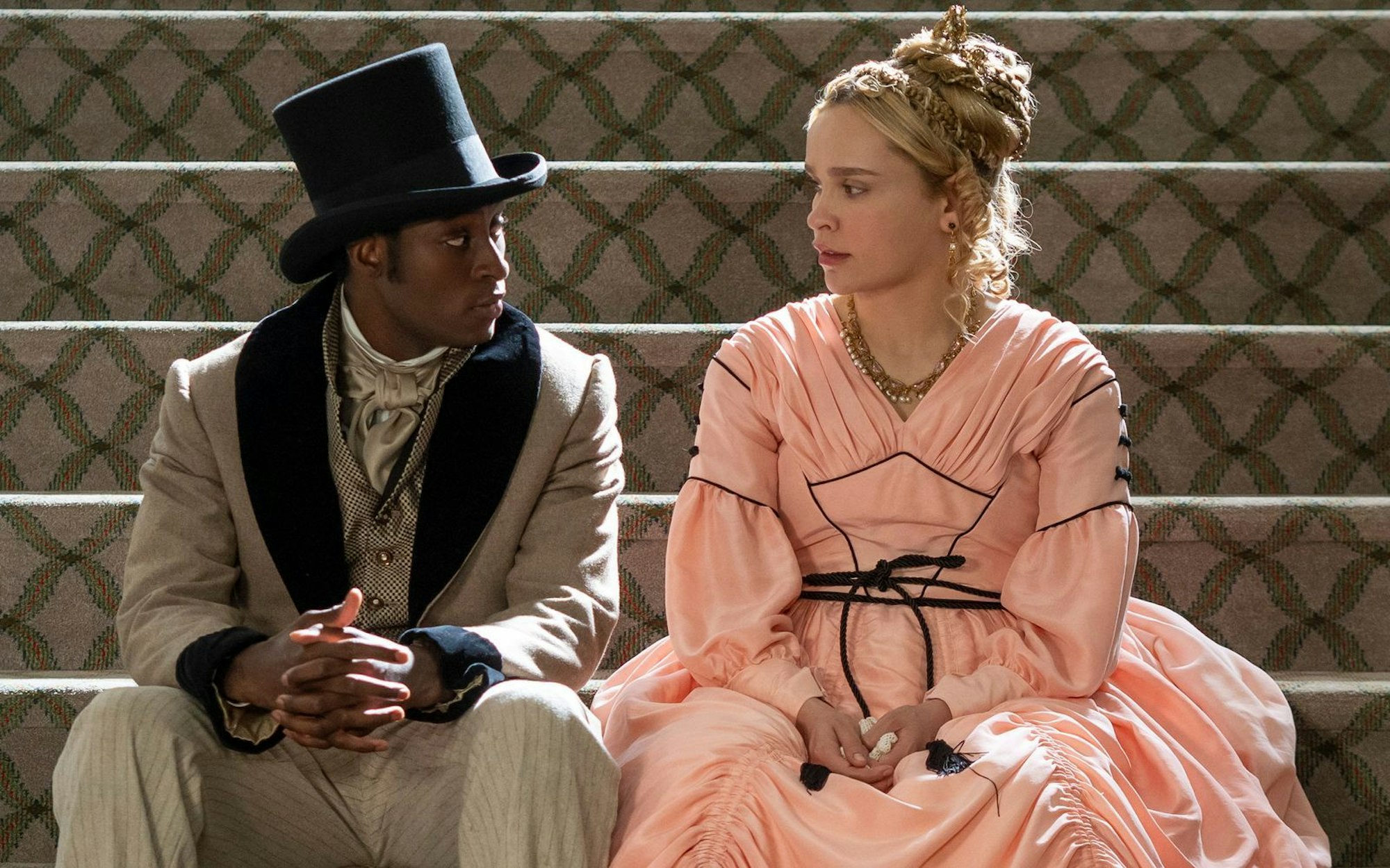 Ernest Kingsley Junior und Iola Evans stehen im Fokus der Serie „Washington Black“ bei Disney+. Die Produktion nach dem gleichnamigen Bestseller von Esi Edugyan ist eine bunte Mischung aus historischem Abenteuer, Coming-of-Age-Porträt und Studien über Kolonialismus und Rassismus. (Bild: Disney/Chris Reardon)