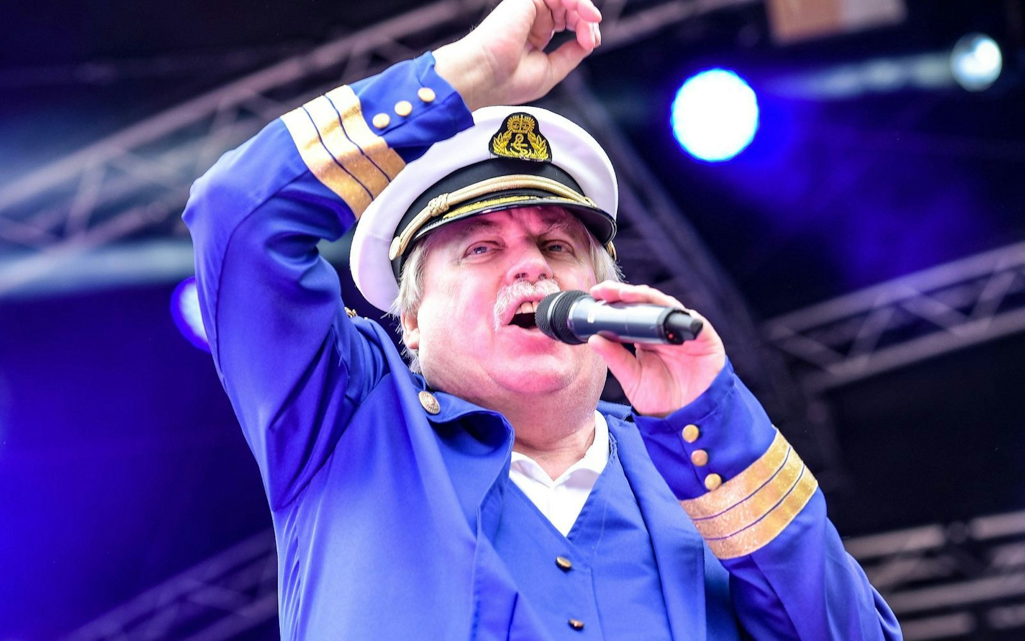 Klaus Baumgart muss wegen einer schmerzhaften Rippenverletzung auf sein Bett verzichten. (Bild: IMAGO / Jan Huebner)