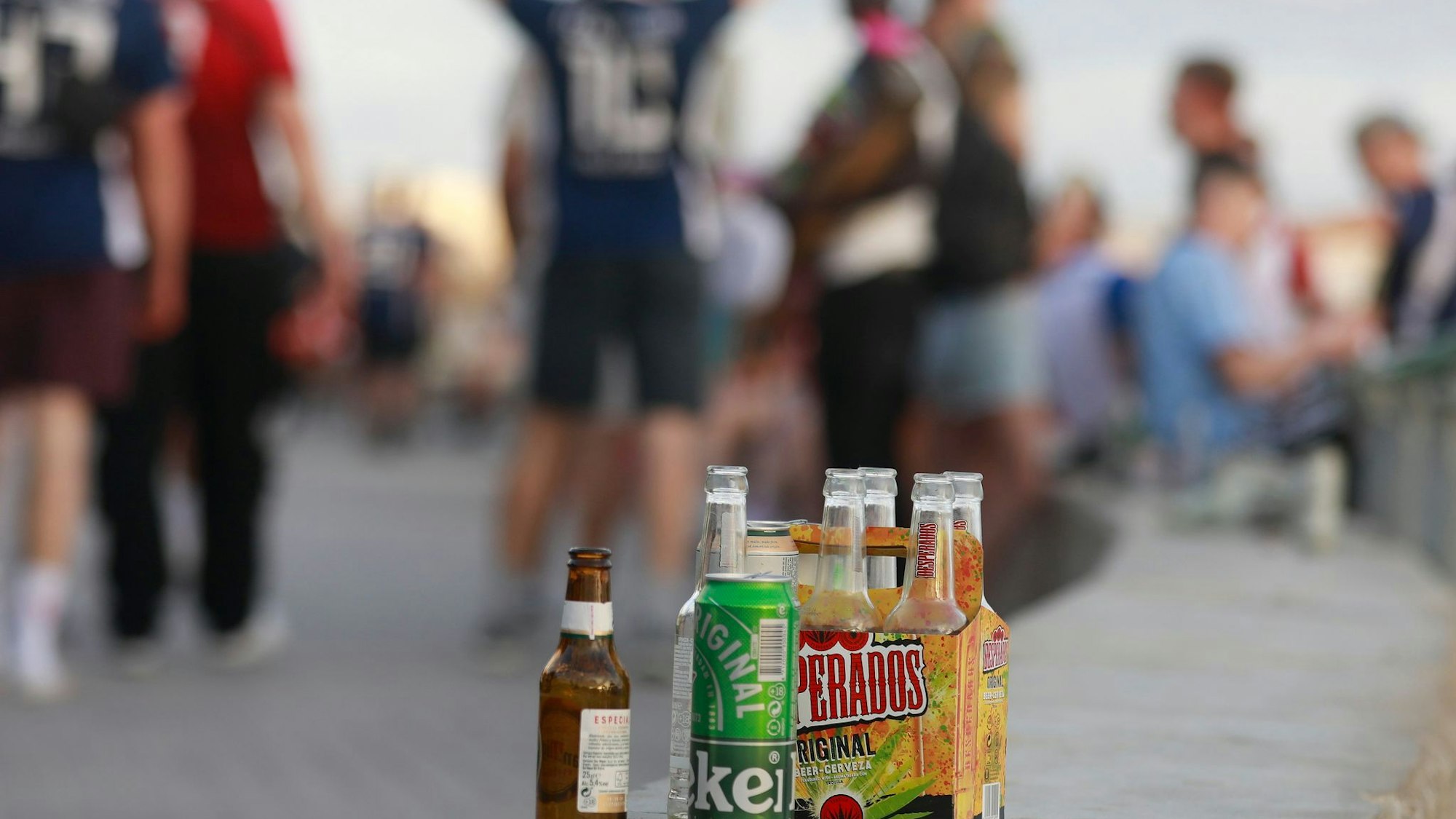 Auch am Ballermann sollte man am Strand nur legal verkaufte Produkte konsumieren. (Archivfoto)