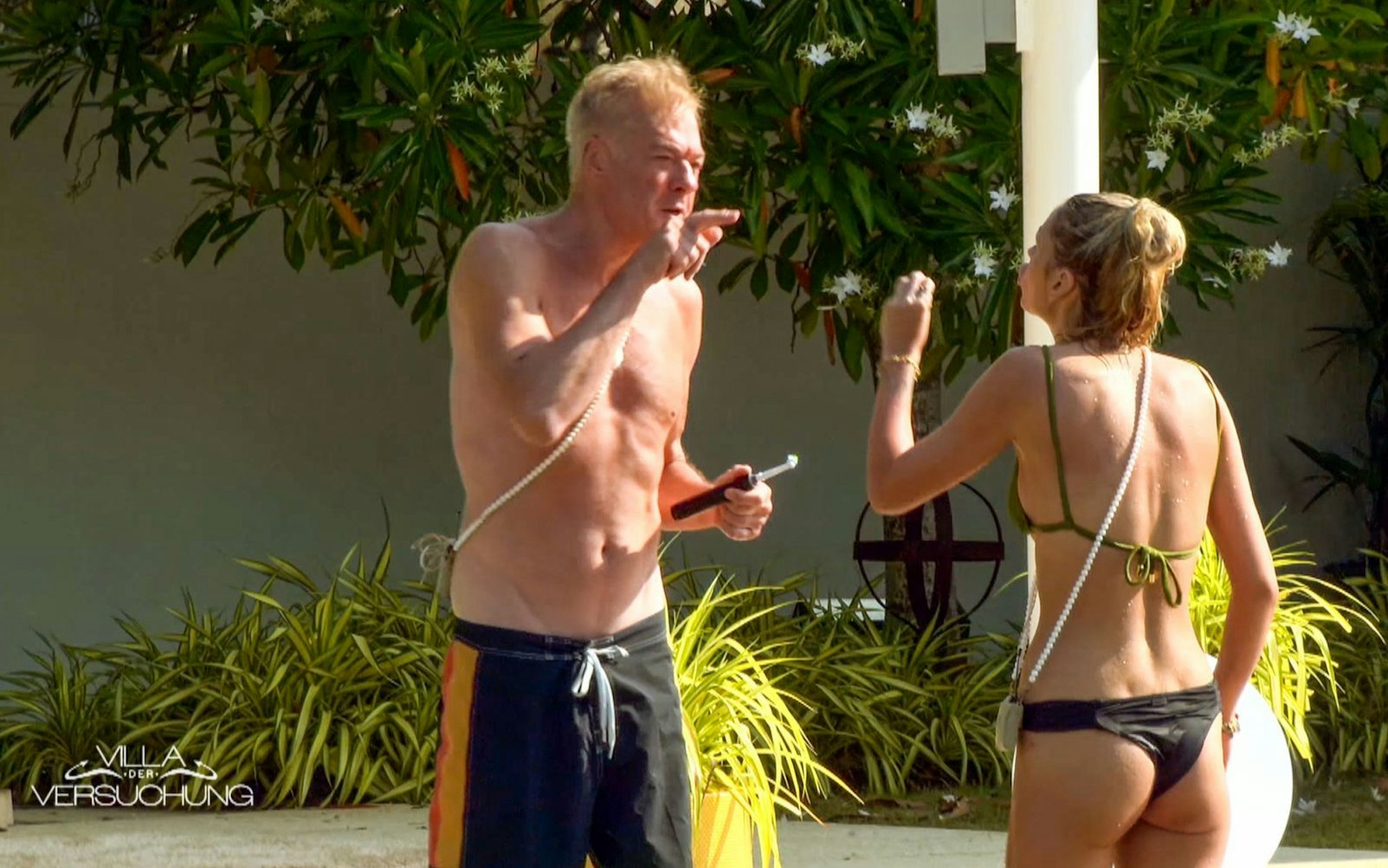 Sara Kulka und Ronald Schill sind sich spinnefeind. (Bild: Joyn)