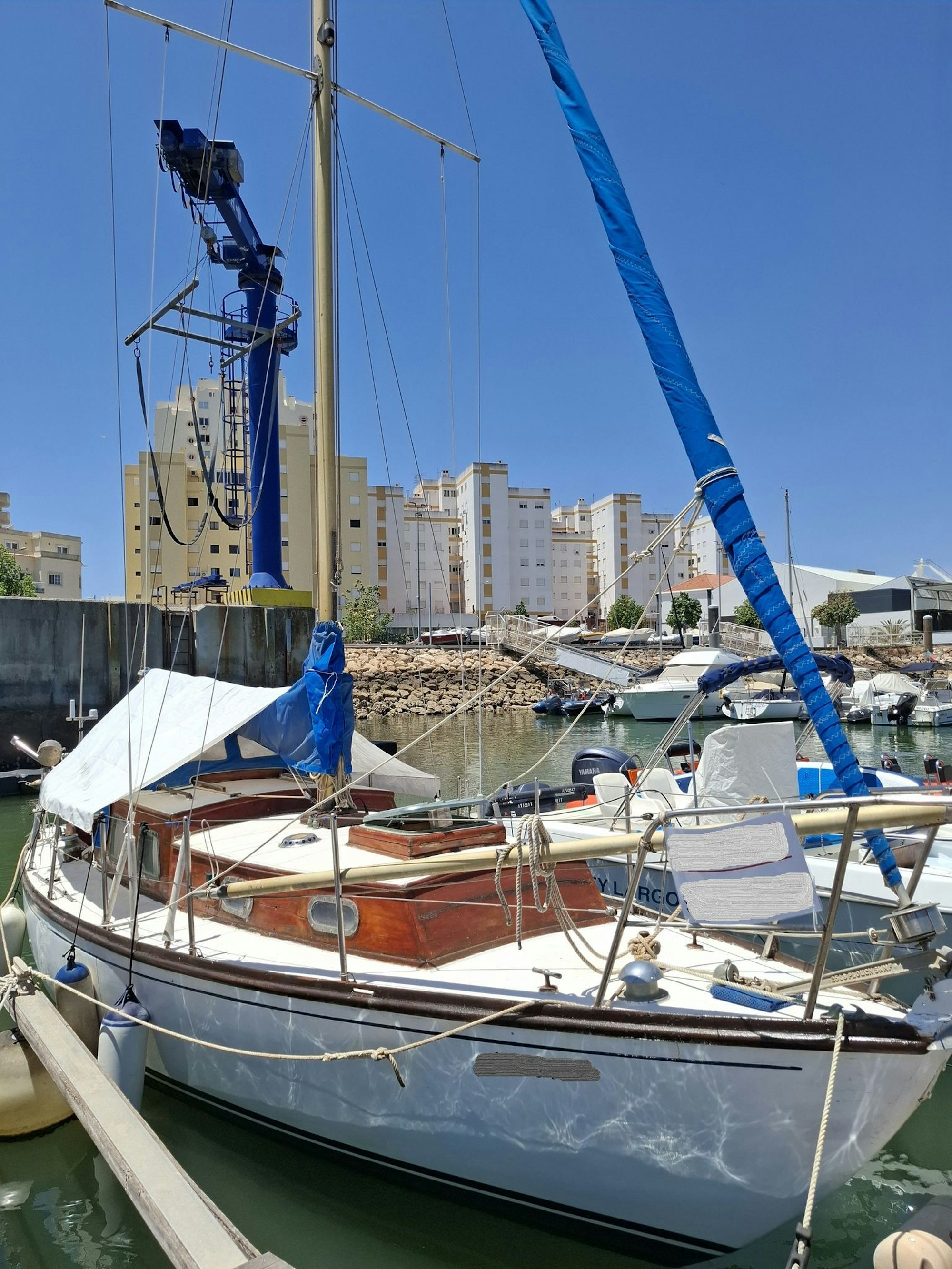 In Portugal beschlagnahmten die Ermittler das Segelboot eines Verdächtigen.