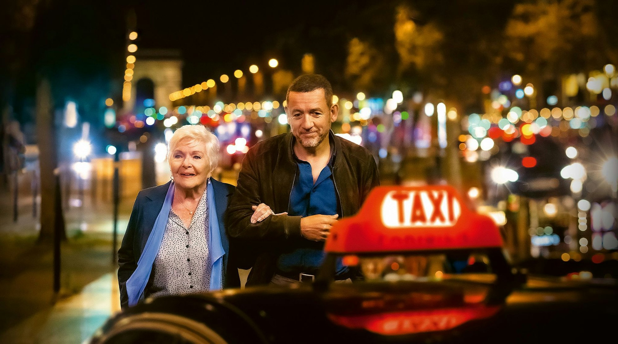 In der Tragikomödie «Im Taxi mit Madeleine» spielen Dany Boon und Line Renaud ein ziemlich ungleiches Paar.