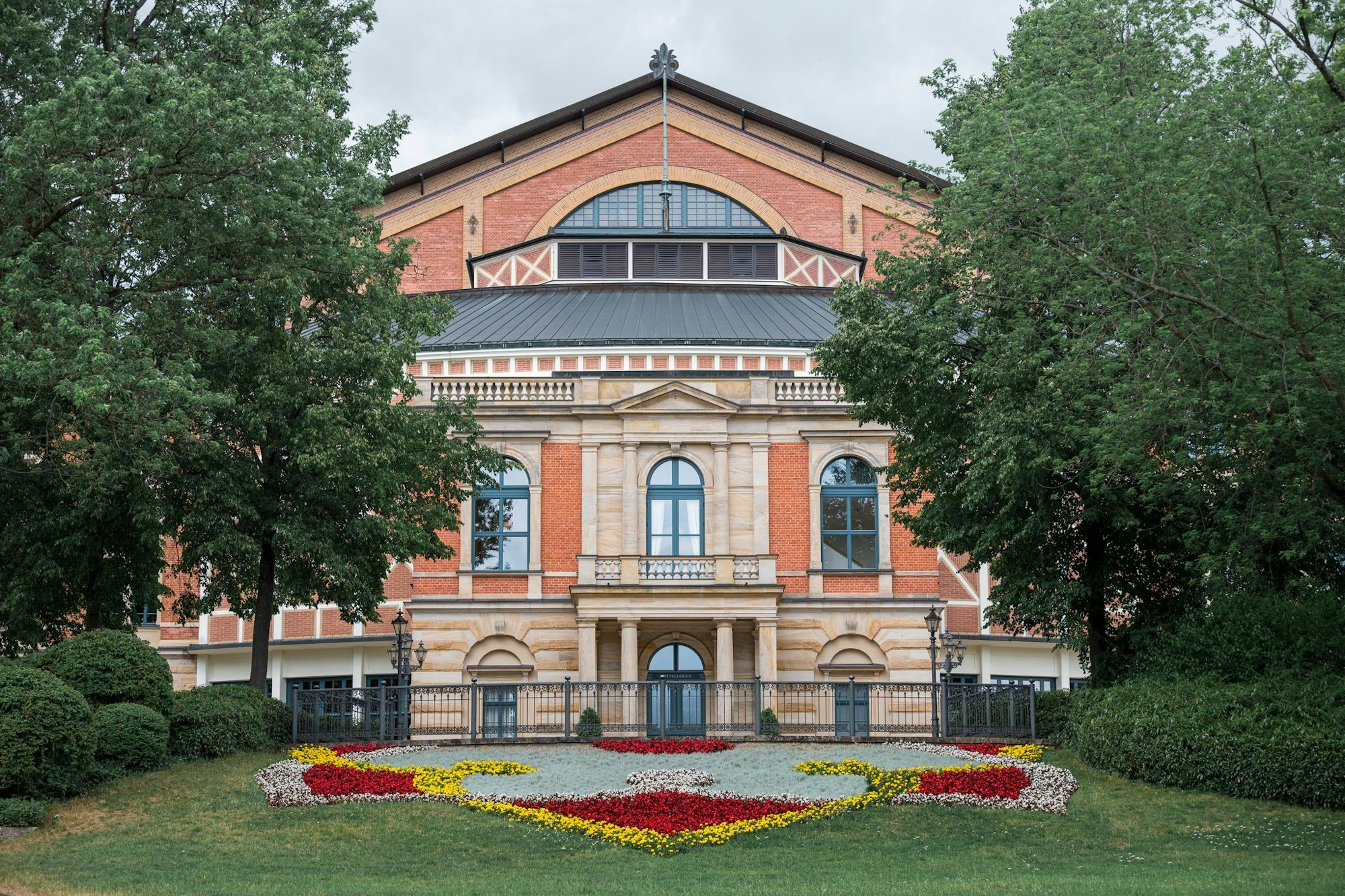 Das Bayreuther Festspielhaus am Grünen Hügel. (Archivbild)